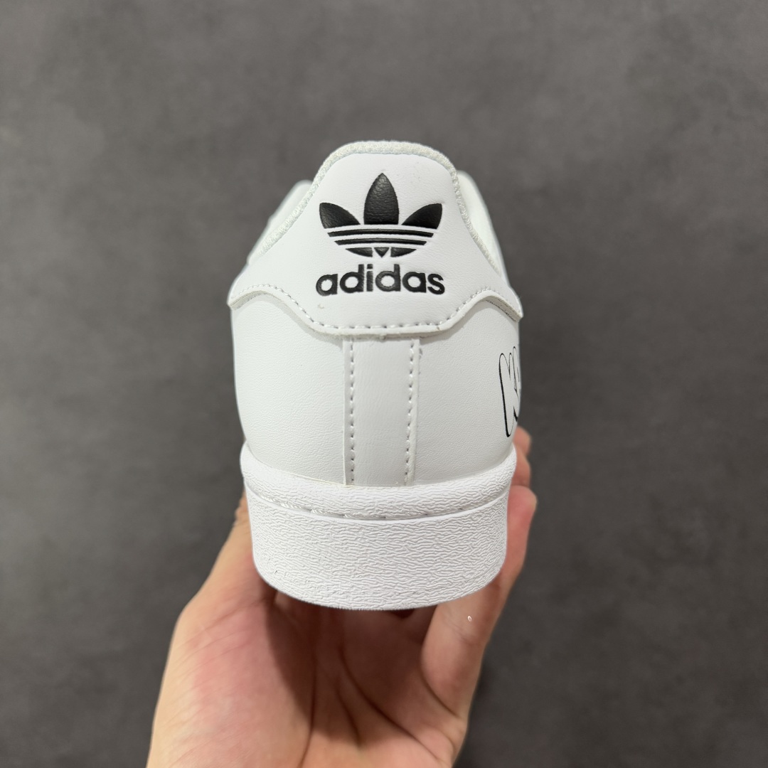 定制版 AD Originals Superstar x KAWS 白蓝 BZ2537