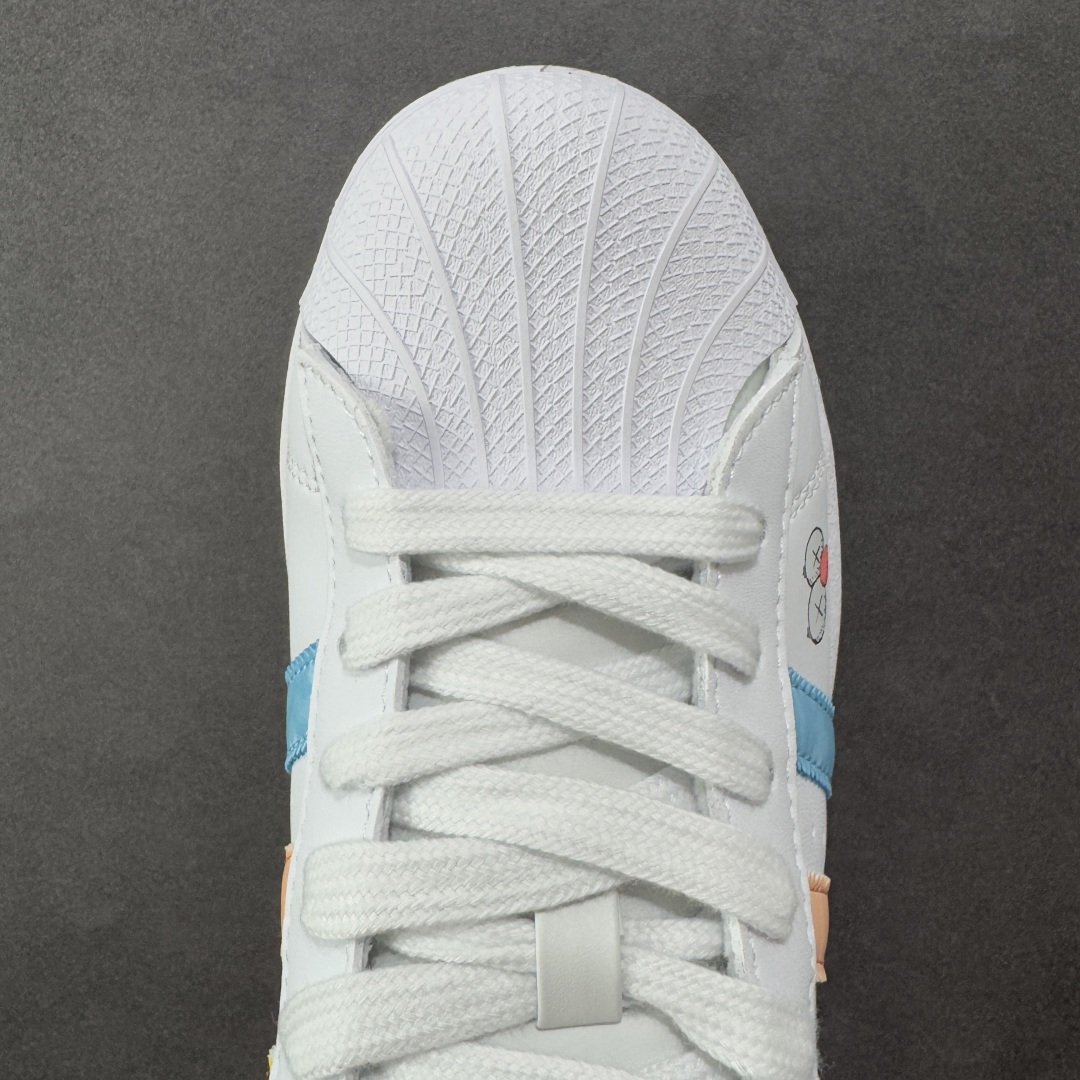 定制版 AD Originals Superstar x KAWS 白蓝 BZ2537