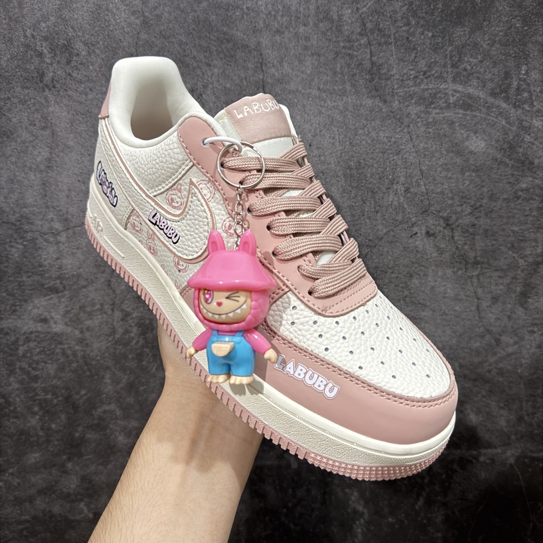  
【纯原】Nike Air Force 1 Low 07 x LABUBU 粉白
原楦头原纸板 打造纯