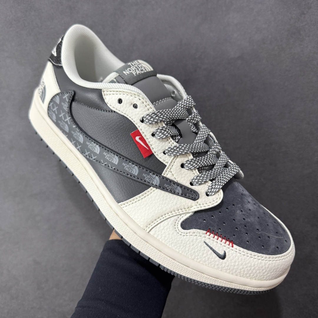 定制版 Travis Scott x Fragment Design x Air Jordan 1 Low OG SP AJ1 乔1 北面联名 印花米黑织标 低帮文化休闲板鞋 QW5088-205
