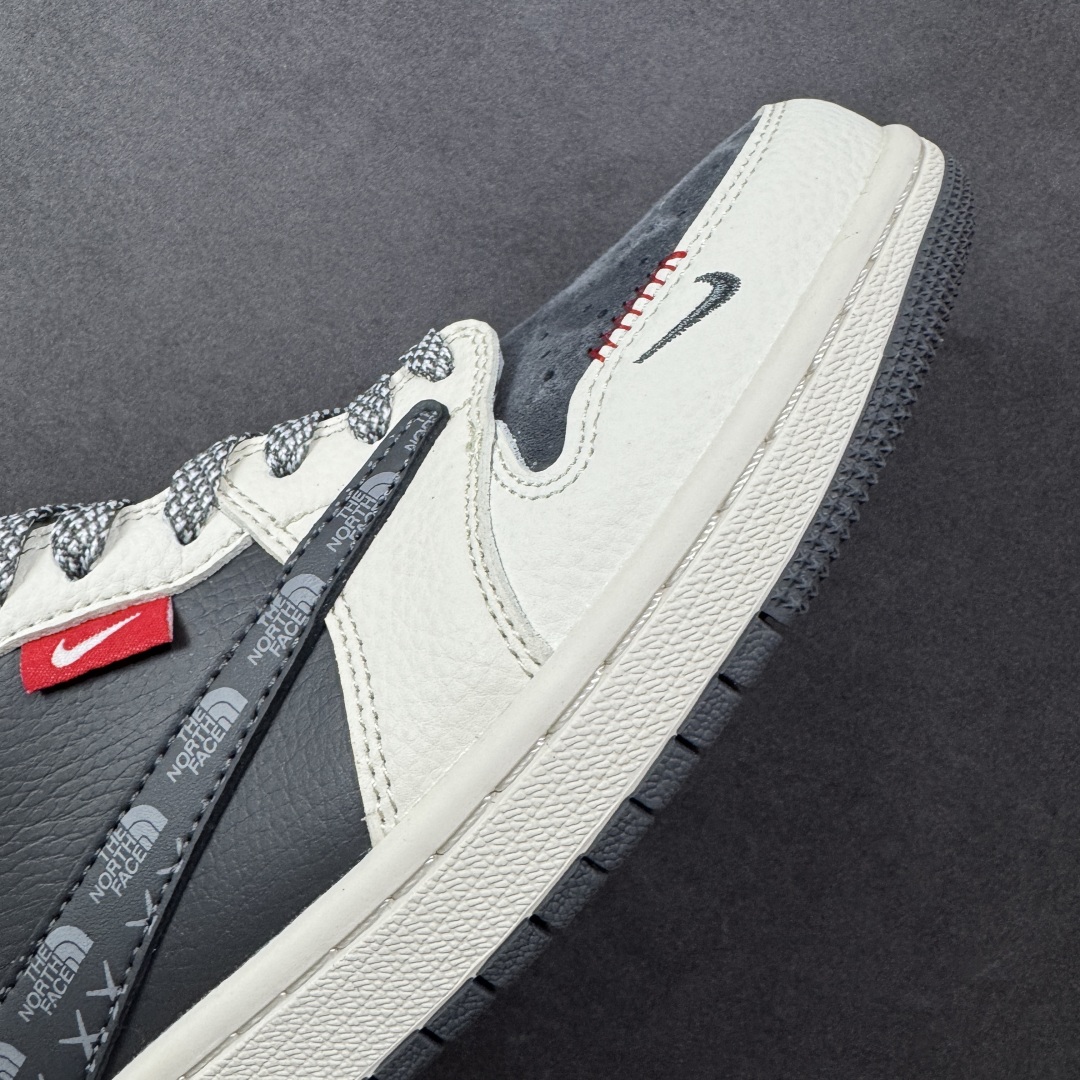 定制版 Travis Scott x Fragment Design x Air Jordan 1 Low OG SP AJ1 乔1 北面联名 印花米黑织标 低帮文化休闲板鞋 QW5088-205