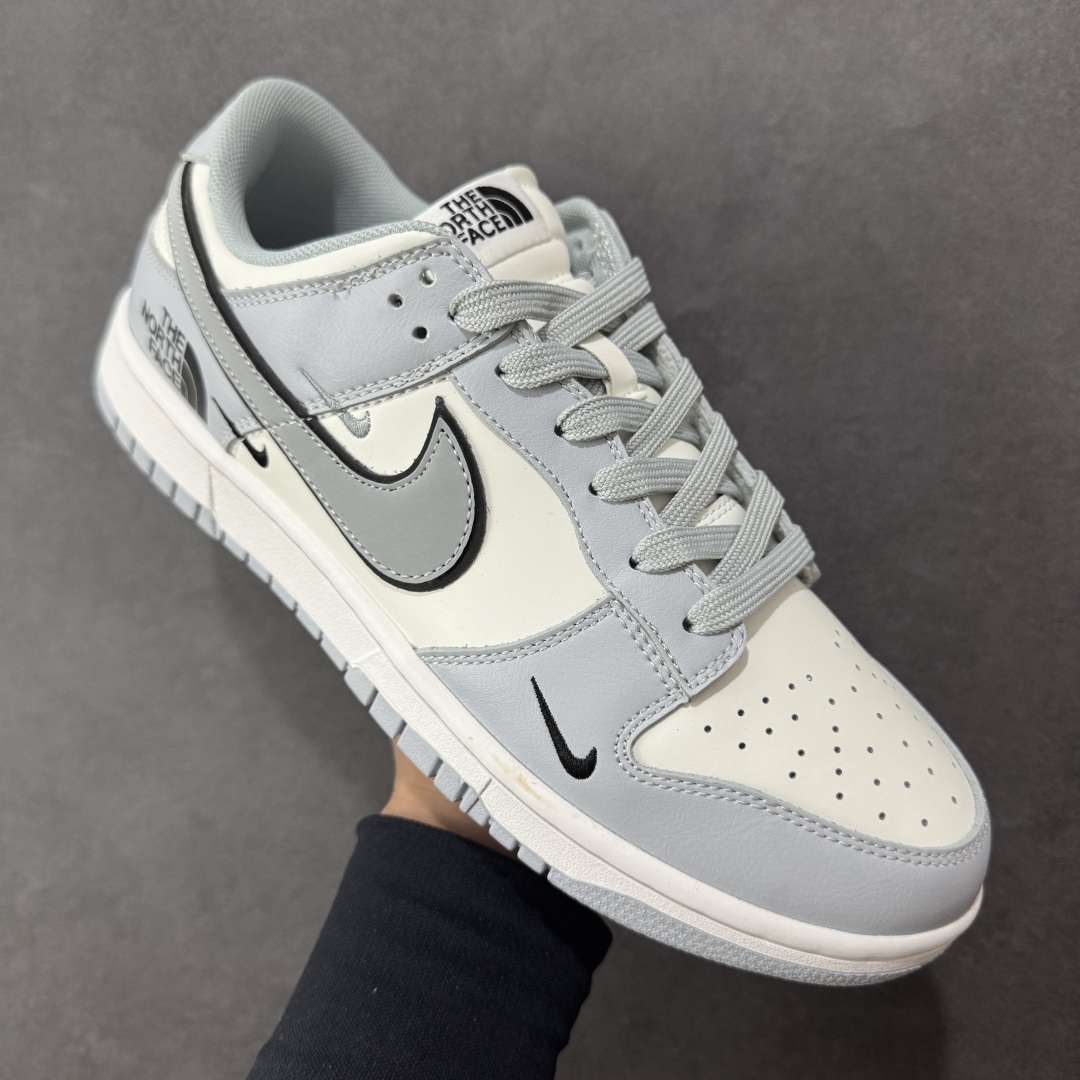  
【纯原】Nike SB Dunk Low 北面联名 三勾浅灰 周年高端定制 低帮休闲板鞋
#定制鞋盒