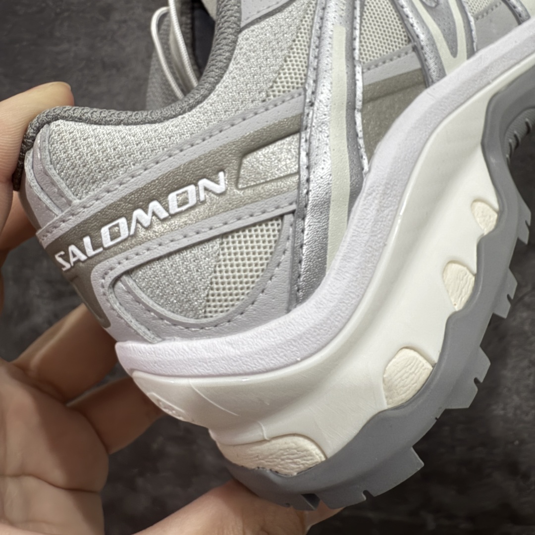 图片[3]-【A1外贸版】Salomon XT-QUEST ADV 萨洛蒙情侣款户外机能鞋 银色477757 全新外贸大厂出品 细节品质大改进 独立私模 最大做到47.5码 全鞋采用为原厂一致材料打造 全新鞋型 相对市场版本 版型更正 全新玻璃冲刀 清洁度提升 同步原版左右鞋带孔的间距加大（市场版间距太小） 网面与鞋头材料校对一致无色差（市面版本有色差） 大底contagrip凹陷程度同步原版（市面版都有差别） 鞋舌两侧鞋帮脚踝处更加直挺（之前老版往中间踏） 鞋头处添加☯️太极标 所有细节多次修改校正 坚持同步原版无差别 毋庸置疑全市场最好的版本💪🏻终端优势供应 尺码：36 36.5 37.5 38 38.5 39 40 40.5 41 42 42.5 43-选品中心