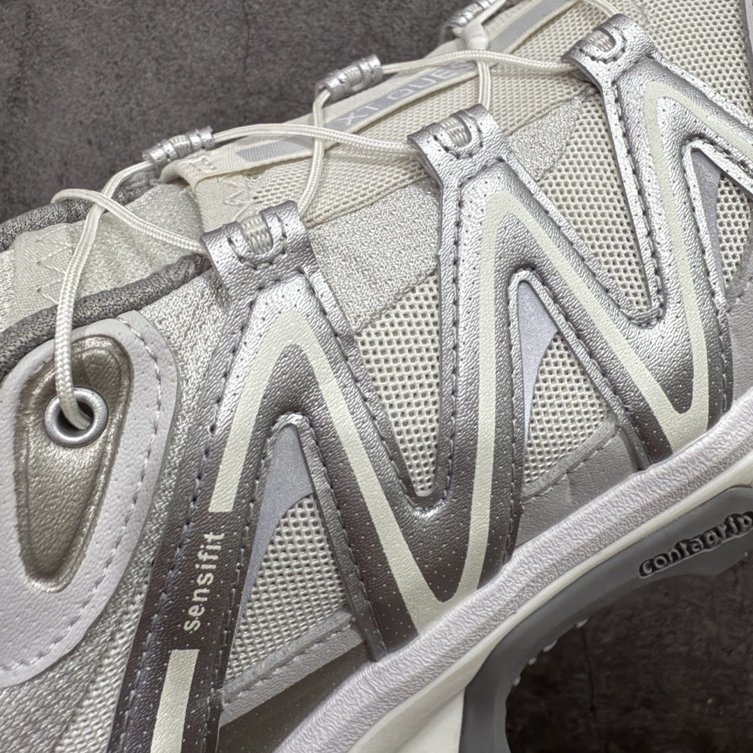 图片[5]-【A1外贸版】Salomon XT-QUEST ADV 萨洛蒙情侣款户外机能鞋 银色477757 全新外贸大厂出品 细节品质大改进 独立私模 最大做到47.5码 全鞋采用为原厂一致材料打造 全新鞋型 相对市场版本 版型更正 全新玻璃冲刀 清洁度提升 同步原版左右鞋带孔的间距加大（市场版间距太小） 网面与鞋头材料校对一致无色差（市面版本有色差） 大底contagrip凹陷程度同步原版（市面版都有差别） 鞋舌两侧鞋帮脚踝处更加直挺（之前老版往中间踏） 鞋头处添加☯️太极标 所有细节多次修改校正 坚持同步原版无差别 毋庸置疑全市场最好的版本💪🏻终端优势供应 尺码：36 36.5 37.5 38 38.5 39 40 40.5 41 42 42.5 43-选品中心