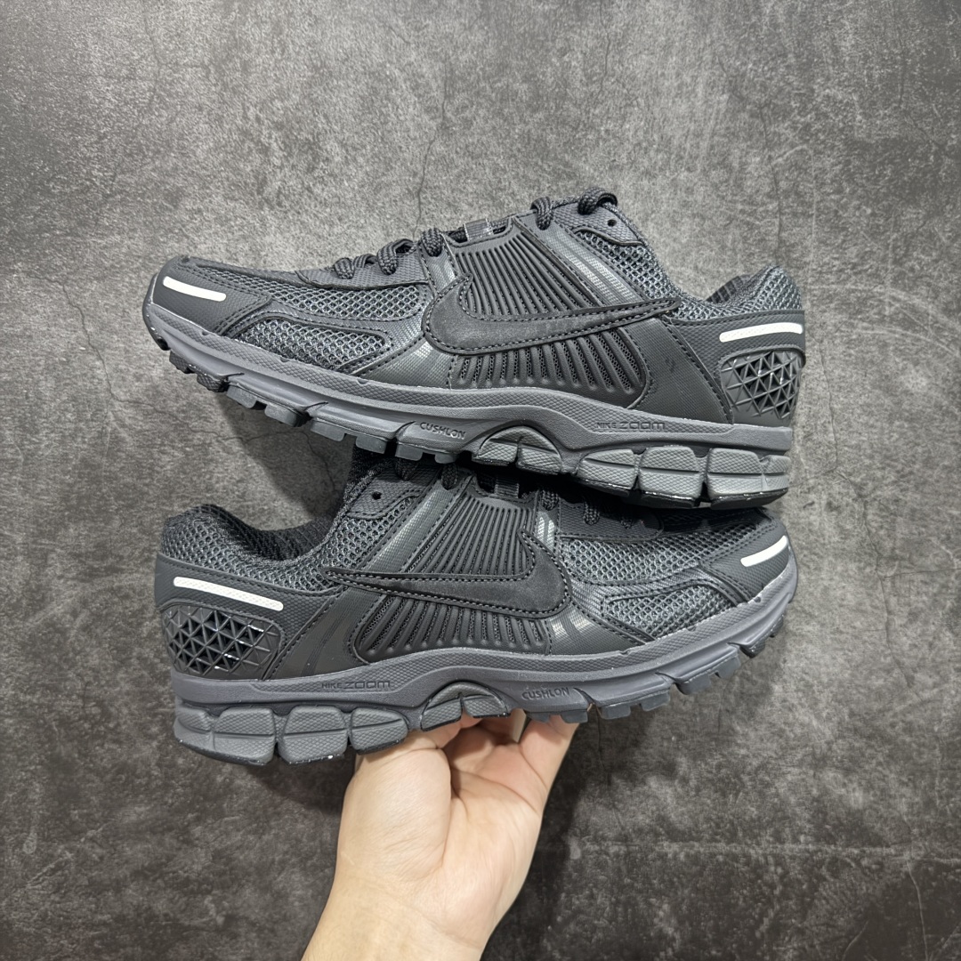  
【纯原】NK Zoom Vomero 5 
佛莫罗5代系列经典复古运动慢跑鞋 碳灰 BV1358-0