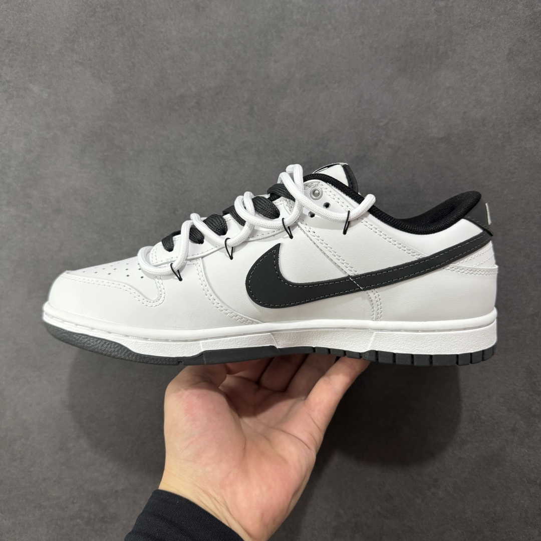  
【纯原】Nike Dunk Low 夜阑 白黑
当城市沉入夜色，月光在鞋面悄然停驻，亮光白皮革诠释质