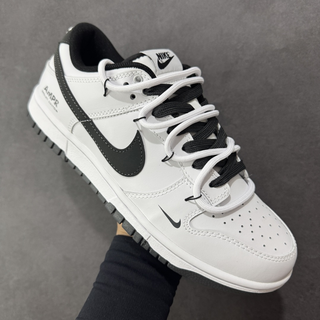  
【纯原】Nike Dunk Low 夜阑 白黑
当城市沉入夜色，月光在鞋面悄然停驻，亮光白皮革诠释质