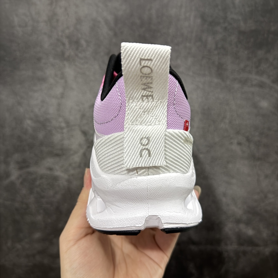  
【纯原】ON昂跑 x Loewe 罗意威联名二代系列 
鞋面采用一体成型布料  有弹性非常透气 
鞋