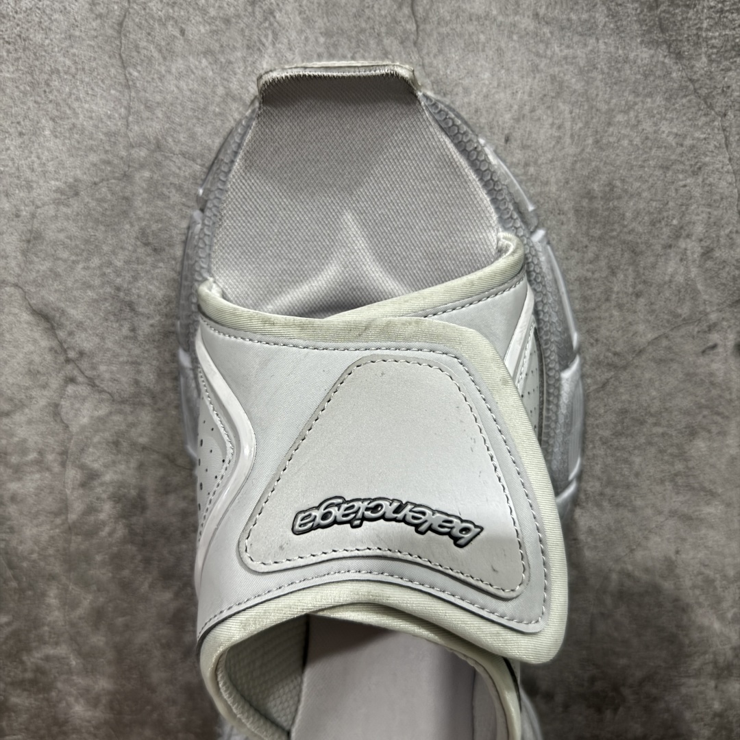  
【纯原】Balenciaga巴黎世家 3XL 圆头套脚一字拖鞋 男款 银色
原版原材料开发
正确做旧