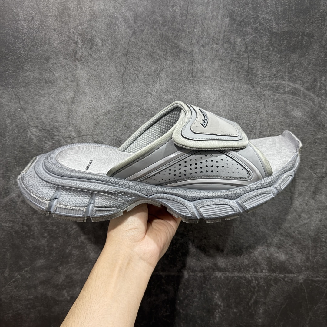  
【纯原】Balenciaga巴黎世家 3XL 圆头套脚一字拖鞋 男款 银色
原版原材料开发
正确做旧