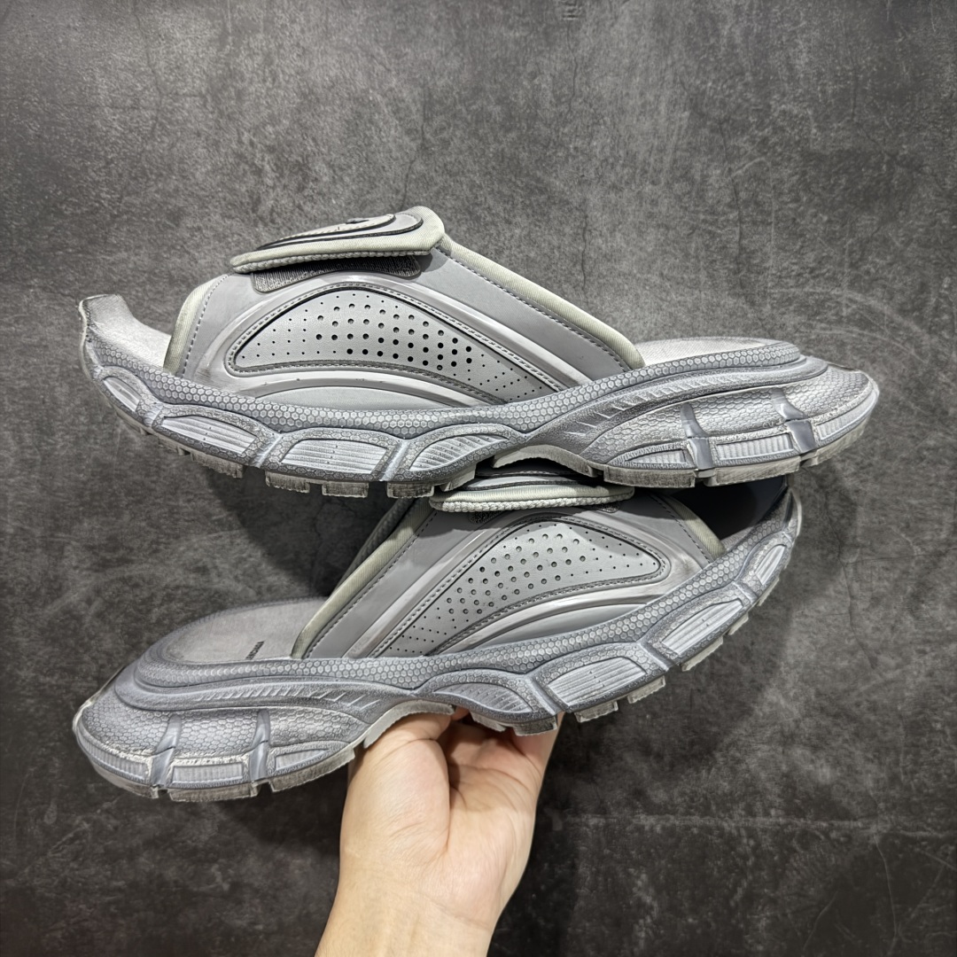  
【纯原】Balenciaga巴黎世家 3XL 圆头套脚一字拖鞋 男款 银色
原版原材料开发
正确做旧