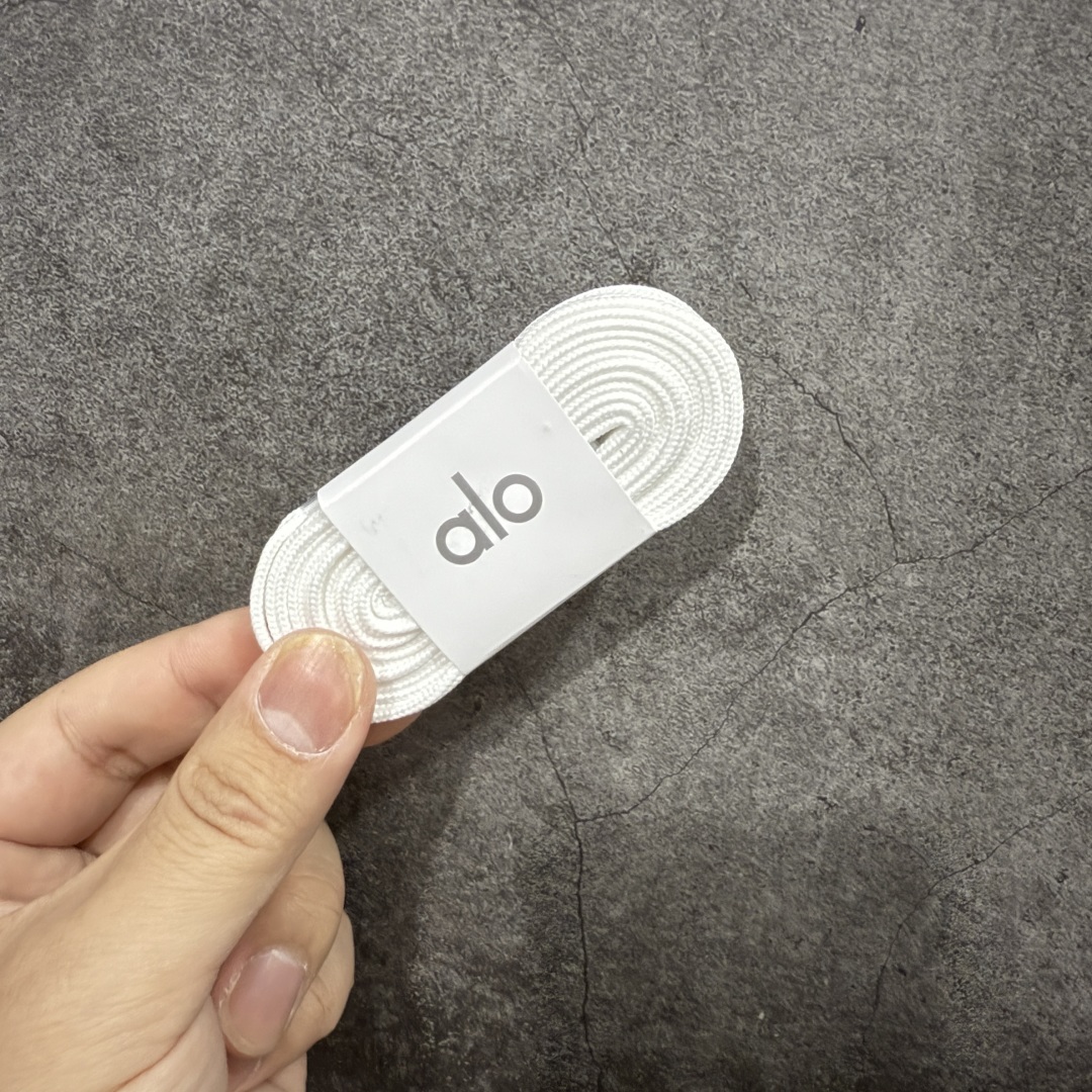 图片[9]-【Top纯原】Alo Yoga Recovery Mode 舒适简约 防滑耐磨 低帮 板鞋 男女同款 白色 25s 春夏新款 小白鞋厚底舒适休闲款 alo比耐克更懂女生！上脚超级百搭！而且超级舒适！是厚底款但是上脚一点都不沉重！ 非常轻便！套上袜套搭配更好看！而且还是明星同款推荐～上脚增高显腿细！ 超级适合我们小个子女生～鞋子整体也是经典的拼色撞色设计搭配鞋面细腻的真皮纹路肌理感！！ 材质：牛皮内里羊里 大底：纯天然橡胶大底 尺码：35-45-选品中心