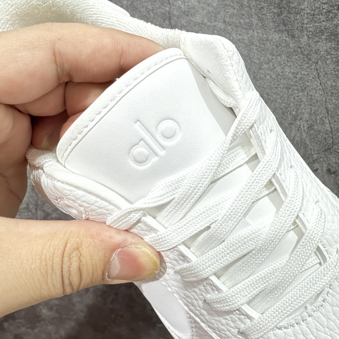 图片[5]-【Top纯原】Alo Yoga Recovery Mode 舒适简约 防滑耐磨 低帮 板鞋 男女同款 白色 25s 春夏新款 小白鞋厚底舒适休闲款 alo比耐克更懂女生！上脚超级百搭！而且超级舒适！是厚底款但是上脚一点都不沉重！ 非常轻便！套上袜套搭配更好看！而且还是明星同款推荐～上脚增高显腿细！ 超级适合我们小个子女生～鞋子整体也是经典的拼色撞色设计搭配鞋面细腻的真皮纹路肌理感！！ 材质：牛皮内里羊里 大底：纯天然橡胶大底 尺码：35-45-选品中心