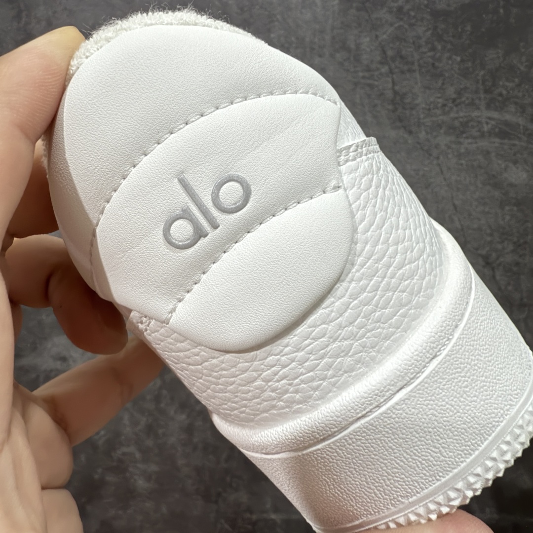 【Top纯原】Alo Yoga Recovery Mode 舒适简约 防滑耐磨 低帮 板鞋 男女同款 白色 25s 春夏新款 小白鞋厚底舒适休闲款 alo比耐克更懂女生!上脚超级百搭!而且超级舒适!是厚底款但是上脚一点都不沉重! 非常轻便!套上袜套搭配更好看!而且还是明星同款推荐~上脚增高显腿细! 超级适合我们小个子女生~鞋子整体也是经典的拼色撞色设计搭配鞋面细腻的真皮纹路肌理感!! 材质:牛皮内里羊里 大底:纯天然橡胶大底 尺码:35-45-选品中心