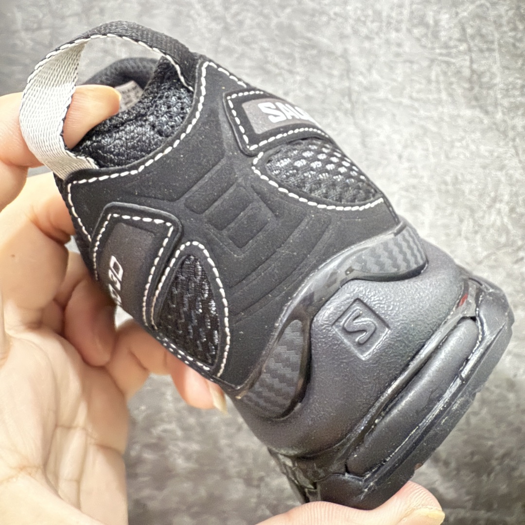 图片[2]-【w1版本】全新版本出货 纯原大厂出品 萨洛蒙 Salomon XA PRO 3D 户外轻便机能鞋 491274 纯原外贸平台特供订单 耗时半年巨作 全套原纸板楦头开发 原厂特供网布配套加持 确保原汁原味 完美呈现版型 原档数据独家私模五层组合大底 男女鞋同步官方开发至46.5 原装Ortholite轻量化鞋垫 中底布带钢印编号 原厂TPU锁扣 进口港宝加持 后跟自然饱满 还原公司包裹性 鞋面以“锯齿”状的包裹系统呈现 在基色底之下加入了各种色点缀 将公司的最新技术和时尚前卫的造型融入耐用的长跑款式中 鞋面由 TPU 薄膜制成 并焊接在高耐磨网眼上 使其既时尚又坚固 由 ACS底盘支撑 可增强稳定性和支撑力 以及由橡胶凸耳 Contragrip外底覆盖的 EVA 缓冲中底 旨在应对崎岖的地形 鞋舌上的彩色Salomon 标签、Quicklace 系统以及鞋头、鞋舌和鞋跟上的附加品牌使细节更加完美 让穿着者可以轻松驾驭户外与通勤下的任何运动生活场景 无缝鞋身户外随意纵横 颜值与脚感兼备 出街通勤 绝对非常吸睛 你值得拥有 尺码：36 36.5 37 38 38.5 39 40 40.5 41 42 42.5 43 44 44.5 45 46-选品中心