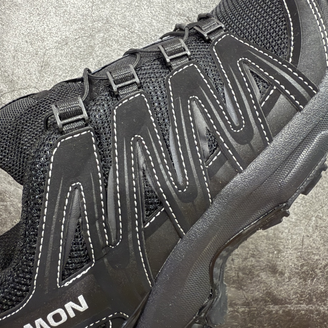 图片[4]-【w1版本】全新版本出货 纯原大厂出品 萨洛蒙 Salomon XA PRO 3D 户外轻便机能鞋 491274 纯原外贸平台特供订单 耗时半年巨作 全套原纸板楦头开发 原厂特供网布配套加持 确保原汁原味 完美呈现版型 原档数据独家私模五层组合大底 男女鞋同步官方开发至46.5 原装Ortholite轻量化鞋垫 中底布带钢印编号 原厂TPU锁扣 进口港宝加持 后跟自然饱满 还原公司包裹性 鞋面以“锯齿”状的包裹系统呈现 在基色底之下加入了各种色点缀 将公司的最新技术和时尚前卫的造型融入耐用的长跑款式中 鞋面由 TPU 薄膜制成 并焊接在高耐磨网眼上 使其既时尚又坚固 由 ACS底盘支撑 可增强稳定性和支撑力 以及由橡胶凸耳 Contragrip外底覆盖的 EVA 缓冲中底 旨在应对崎岖的地形 鞋舌上的彩色Salomon 标签、Quicklace 系统以及鞋头、鞋舌和鞋跟上的附加品牌使细节更加完美 让穿着者可以轻松驾驭户外与通勤下的任何运动生活场景 无缝鞋身户外随意纵横 颜值与脚感兼备 出街通勤 绝对非常吸睛 你值得拥有 尺码：36 36.5 37 38 38.5 39 40 40.5 41 42 42.5 43 44 44.5 45 46-选品中心