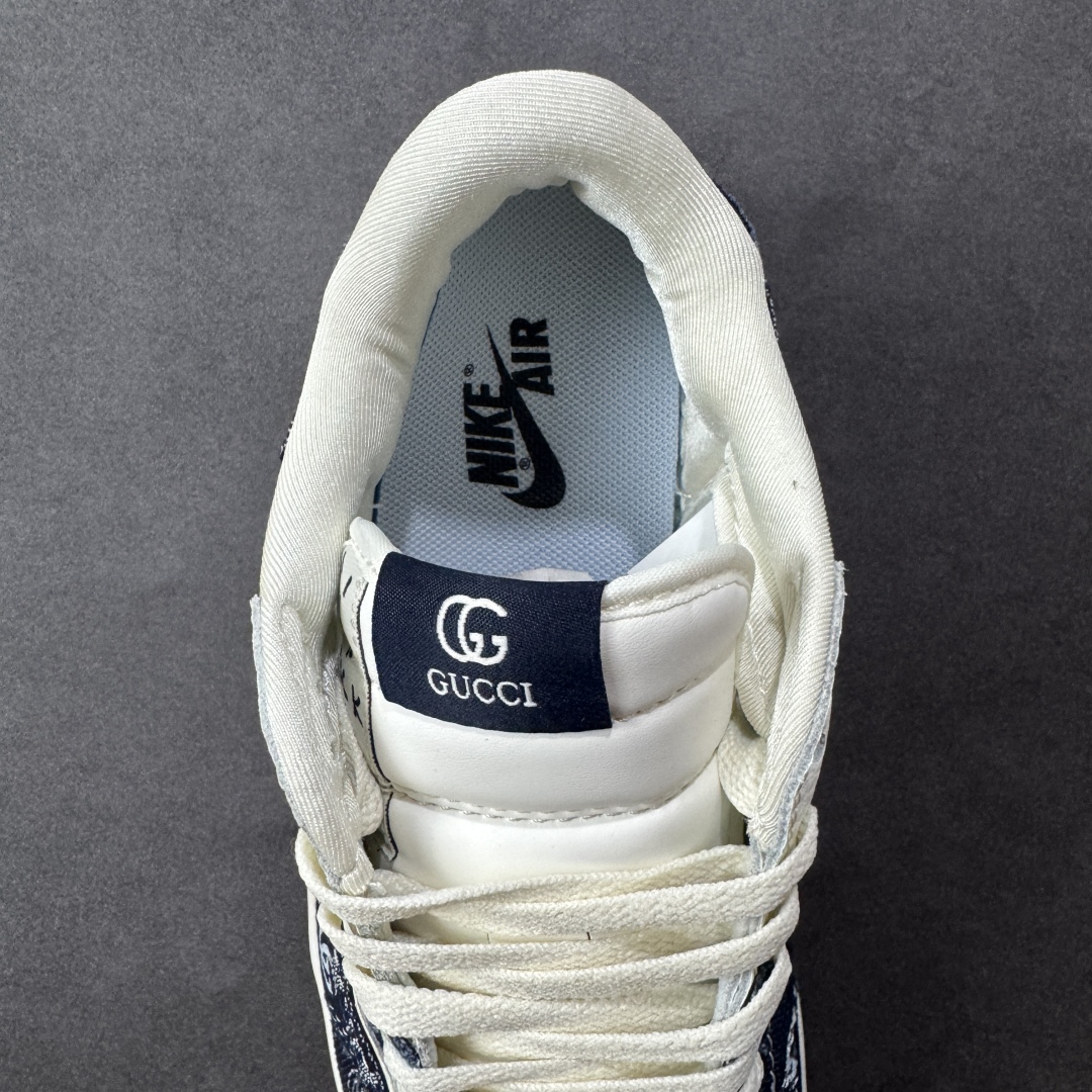 图片[7]-【定制版】Travis Scott x Fragment Design x Air Jordan 1 Low OG SP AJ1 乔1 古驰 米蓝牛仔布 低帮文化休闲板鞋 #多方联名合作融合了Travis Scott 独特的音乐风格，藤原浩个性的设计风格以及Jordan品牌的经典元素 使其成为一双具有独特身份和价值的鞋子 清新而立体的外观加上联名标识更突出了其独特身份 这种配色方案显示出活力和时尚感 在视觉上引人注目 鞋身的质感和细腻的细节处理使其显得高端而格调十足 这款“倒钩”联名是设计与创意完美结合 融合多方的个性风格是一款备受瞩目的潮流鞋款 货号：JW1188-147 尺码：36 36.5 37.5 38 38.5 39 40 40.5 41 42 42.5 43 44 44.5 45-选品中心