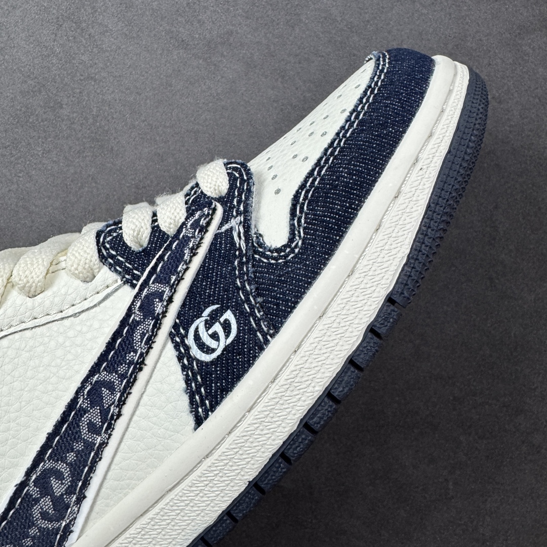 图片[5]-【定制版】Travis Scott x Fragment Design x Air Jordan 1 Low OG SP AJ1 乔1 古驰 米蓝牛仔布 低帮文化休闲板鞋 #多方联名合作融合了Travis Scott 独特的音乐风格，藤原浩个性的设计风格以及Jordan品牌的经典元素 使其成为一双具有独特身份和价值的鞋子 清新而立体的外观加上联名标识更突出了其独特身份 这种配色方案显示出活力和时尚感 在视觉上引人注目 鞋身的质感和细腻的细节处理使其显得高端而格调十足 这款“倒钩”联名是设计与创意完美结合 融合多方的个性风格是一款备受瞩目的潮流鞋款 货号：JW1188-147 尺码：36 36.5 37.5 38 38.5 39 40 40.5 41 42 42.5 43 44 44.5 45-选品中心