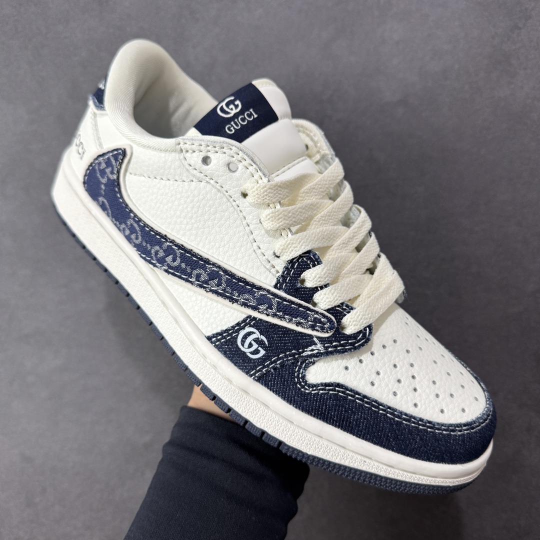 图片[3]-【定制版】Travis Scott x Fragment Design x Air Jordan 1 Low OG SP AJ1 乔1 古驰 米蓝牛仔布 低帮文化休闲板鞋 #多方联名合作融合了Travis Scott 独特的音乐风格，藤原浩个性的设计风格以及Jordan品牌的经典元素 使其成为一双具有独特身份和价值的鞋子 清新而立体的外观加上联名标识更突出了其独特身份 这种配色方案显示出活力和时尚感 在视觉上引人注目 鞋身的质感和细腻的细节处理使其显得高端而格调十足 这款“倒钩”联名是设计与创意完美结合 融合多方的个性风格是一款备受瞩目的潮流鞋款 货号：JW1188-147 尺码：36 36.5 37.5 38 38.5 39 40 40.5 41 42 42.5 43 44 44.5 45-选品中心