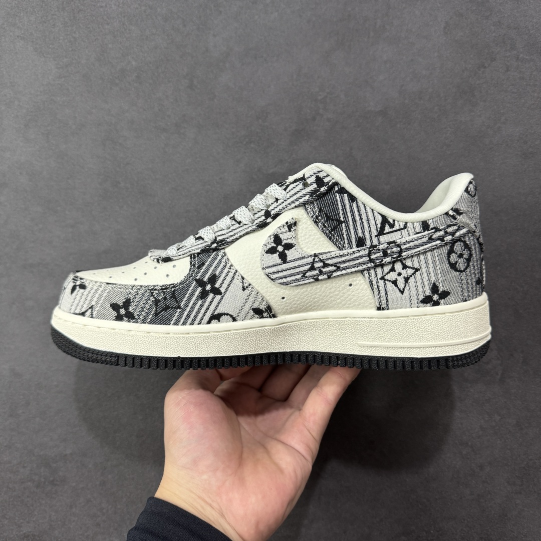图片[2]-【定制版】NIke Air Force 1 \’07 Low “LV联名——灰花布”空军一号 低帮 运动鞋 休闲鞋 折边针车 工艺难度大 原楦头原纸板 原装鞋盒 定制五金配件 内置全掌气垫 原厂鞋底 货号：DF0188-077 尺码：36 36.5 37.5 38 38.5 39 40 40.5 41 42 42.5 43 44 44.5 45 编码：HXSA310320-选品中心