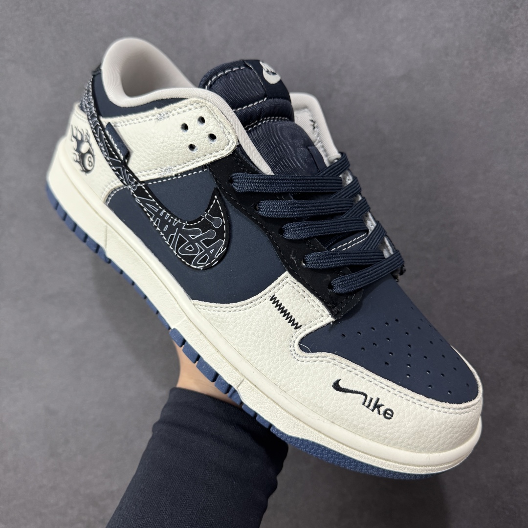 图片[3]-【定制版】Stussy x Nike Dunk SB Low 斯图西 x 耐克 SB 低帮 联名米白蓝 鞋身整体以蓝色皮革打造，搭配米白色皮革框架覆盖层，使鞋款十分百搭，鞋舌绣标上以Nike Swoosh Logo呈现，鞋身两侧的Swoosh Logo采用蓝色皮革点缀，后跟饰片使用蓝色皮革制作，鞋舌是网眼布材料，增强了透气性，后跟Nike字样以白色刺绣妆点，后跟绣有Stussy字样，彰显联名身份；最后以米白色中底搭配蓝色橡胶外底完善整体设计收尾。 货号：SR2025-001 尺码：36 36.5 37.5 38 38.5 39 40 40.5 41 42 42.5 43 44 44.5 45 编码：HXSB330340-选品中心