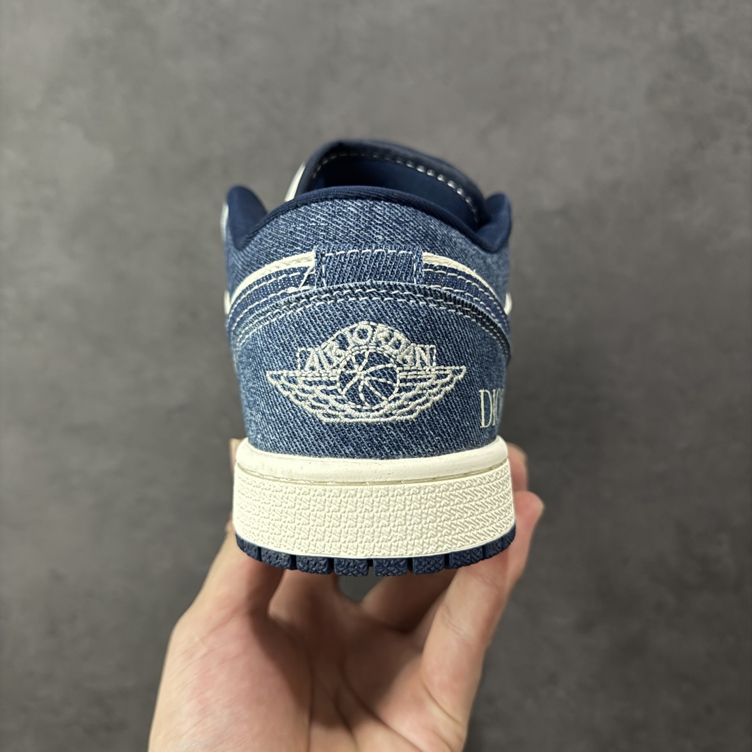 图片[4]-【定制版】Air Jordan 1 Low AJ1 乔1 迪奥联名 复古牛仔 高端定制 低帮复古篮球鞋 #定制鞋盒 大厂纯原品质出货 超高清洁度 皮料切割干净无任何毛边 细节完美 货号：QG2025-002 尺码：36 36.5 37 38 38.5 39 40 40.5 41 42 42.5 43 44 44.5 45-选品中心