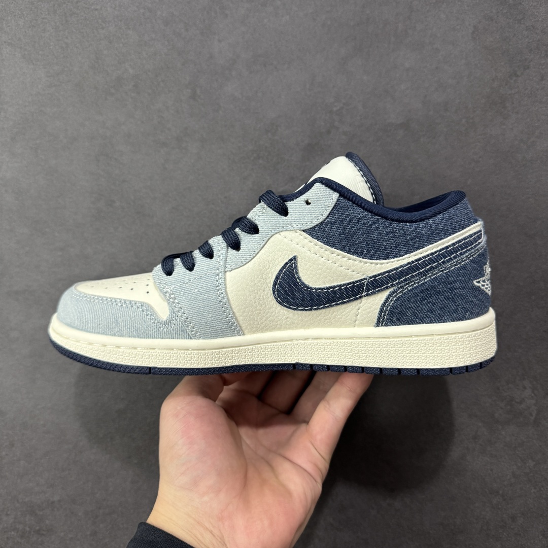 图片[2]-【定制版】Air Jordan 1 Low AJ1 乔1 迪奥联名 复古牛仔 高端定制 低帮复古篮球鞋 #定制鞋盒 大厂纯原品质出货 超高清洁度 皮料切割干净无任何毛边 细节完美 货号：QG2025-002 尺码：36 36.5 37 38 38.5 39 40 40.5 41 42 42.5 43 44 44.5 45-选品中心