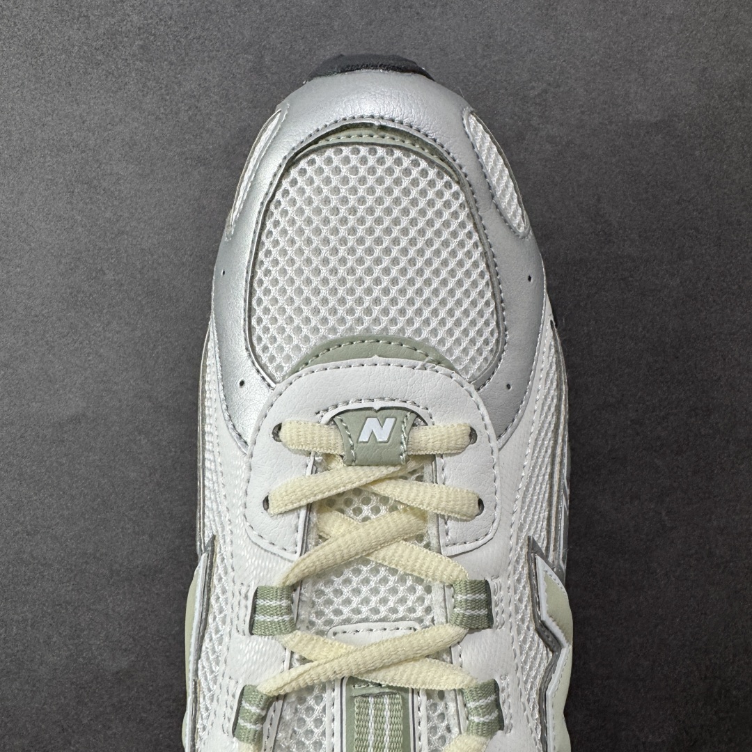  
【纯原】New Balance 新百伦204 复古休闲运动百搭老爹跑步鞋
#采用猪巴革组合网织鞋面材