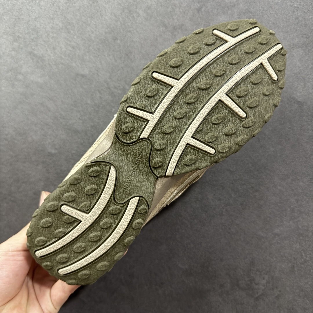  
【纯原】New Balance 新百伦204 复古休闲运动百搭老爹跑步鞋
#采用猪巴革组合网织鞋面材