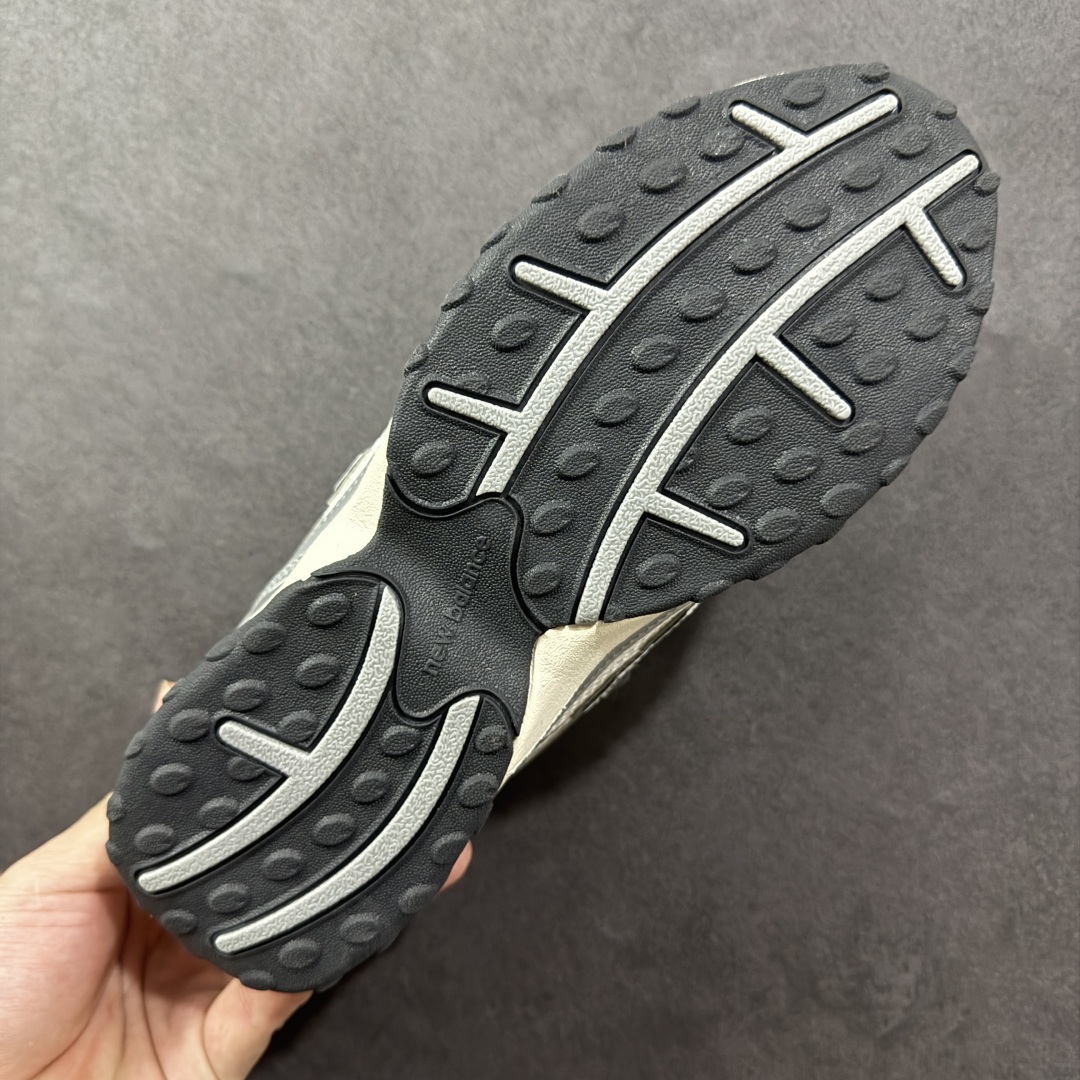  
【纯原】New Balance 新百伦204 复古休闲运动百搭老爹跑步鞋
#采用猪巴革组合网织鞋面材
