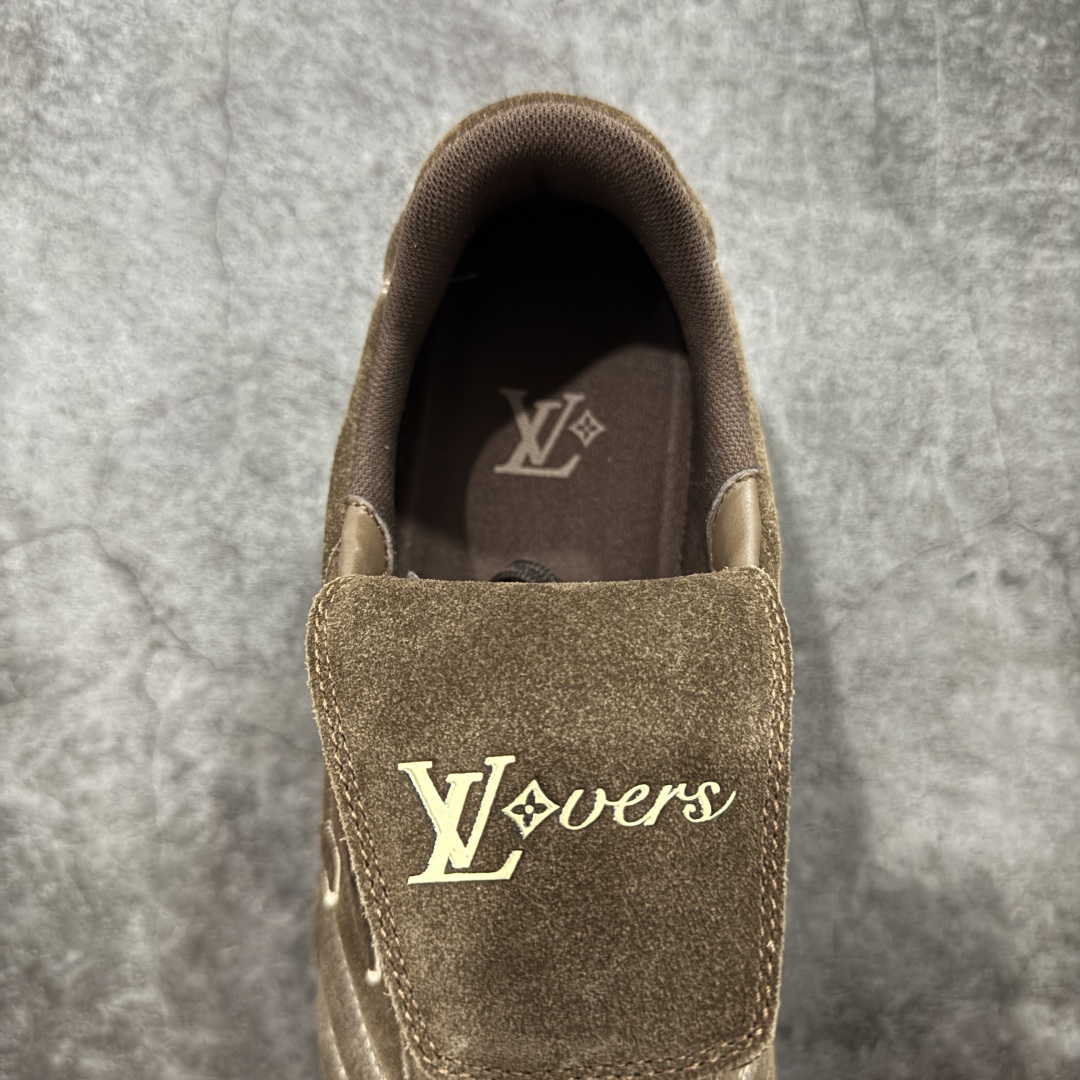 图片[8]-【莞顶纯原】Louis Vuitton LV Footprint 25ss 春夏季新款 情侣同款球鞋 穿上就是时髦精 这款 Footprint Soccer 运动鞋于2025春夏系列时装展中亮相，是Pharrell Williams 首次以足球鞋为灵感设计的运动鞋。 鞋款的灵感来自跨越世代和文化的足球运动，呼应2025春夏系列 时装展团结一致、全民参与的主题。鞋款以流丽的设计著称，侧面以富动感的IV Initials标志点缀 鞋舌缀有灵感来自足球队伍的Lvers United徽章，而脚掌纹橡胶鞋底饰有多款路易威登标志 时髦休闲穿搭 时尚界的弄潮儿， 面料：进口麂皮 内里：羊皮内里 大底：原版开模大底 尺码：#女35-41(41定做）#男39-45(45定做）-选品中心