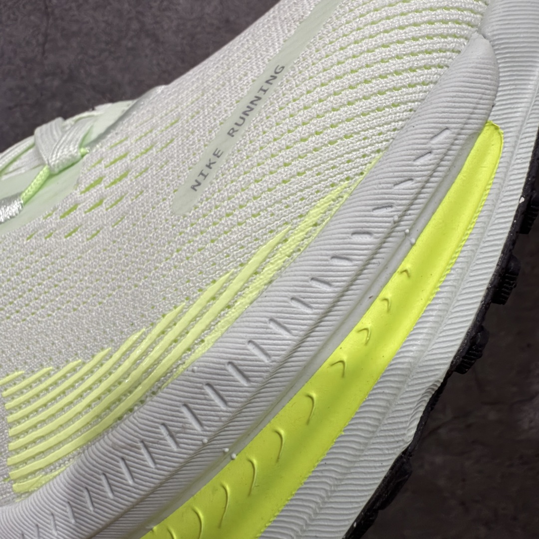  
【纯原】Nike Air Zoom Vomero 18 全新科技运动跑鞋 HM6803-300

