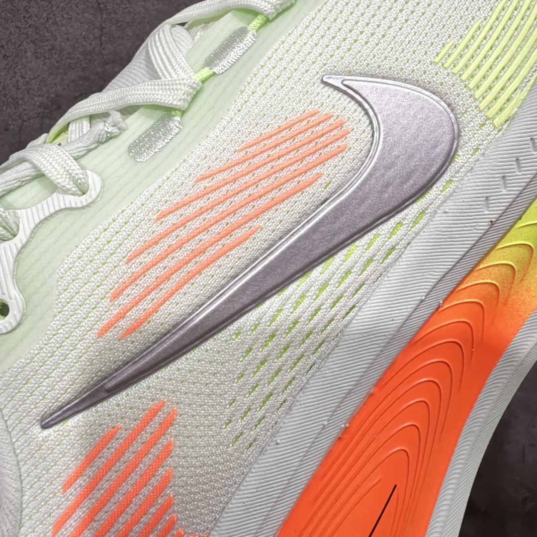  
【纯原】Nike Air Zoom Vomero 18 全新科技运动跑鞋 HM6803-300

