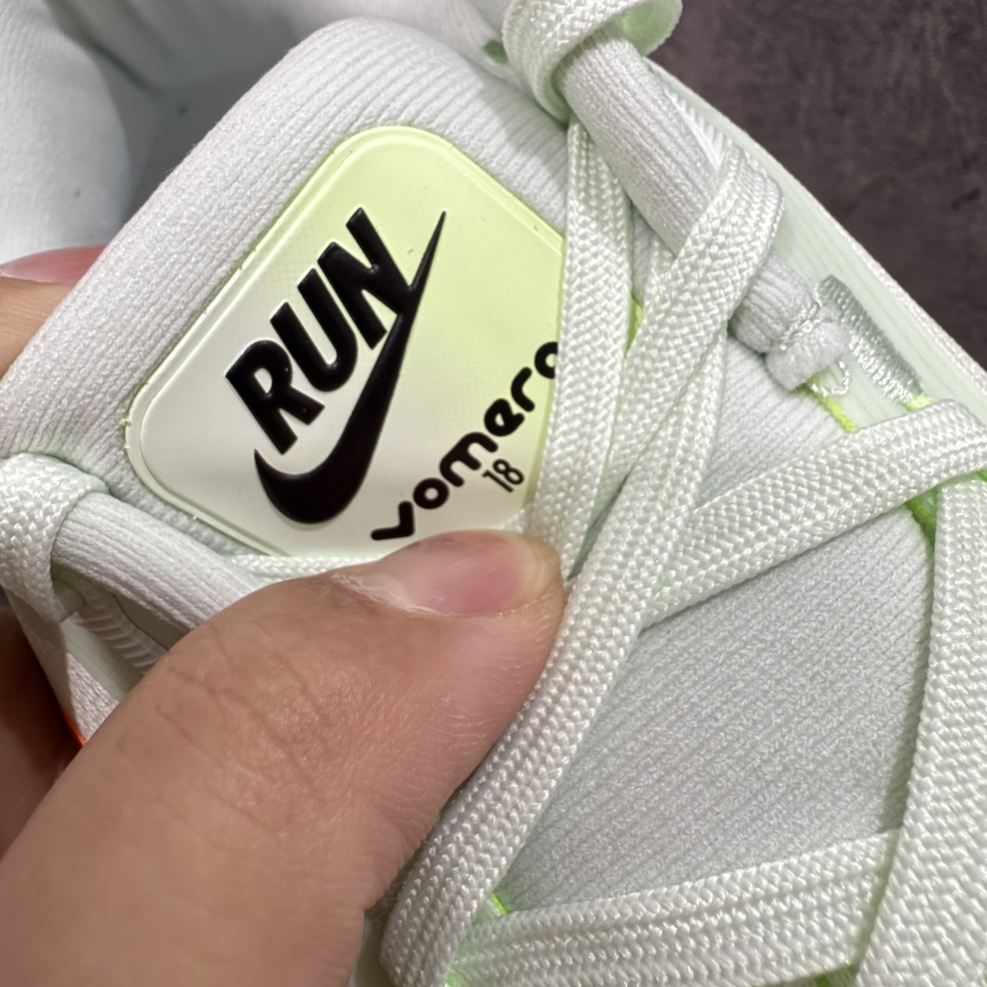  
【纯原】Nike Air Zoom Vomero 18 全新科技运动跑鞋 HM6803-300

