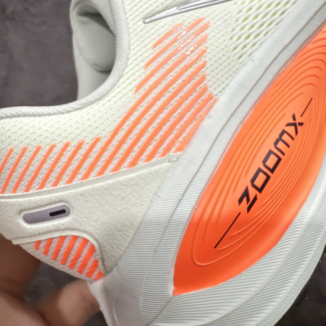  
【纯原】Nike Air Zoom Vomero 18 全新科技运动跑鞋 HM6803-300

