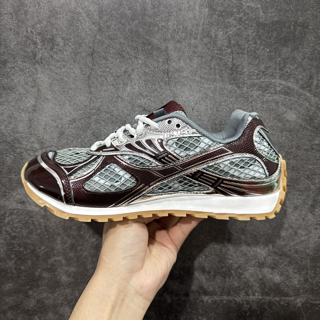 图片[2]-【纯原S版】BOTTEGA VENETA Orbit Runner BV葆蝶家时尚休闲王一博同款老爹鞋运动鞋 原版开发 一比一打造 相似度百分之99以上 市场一梯队级别品质 区别市场任何标文顶级品质版本 采用轻质科技网布面料 搭配几何图案设计橡胶外底 王炸系列 高版本 认准套包工艺 实际增高很多哦 还是一样显腿细非常nice 耐玩耐造 对标对版 套包鞋工艺 认准高版本 大底选用拼色TPU大底 配置原版包装 尺码：36 37 38 39 40 41 42 43 44 45 46 47-选品中心