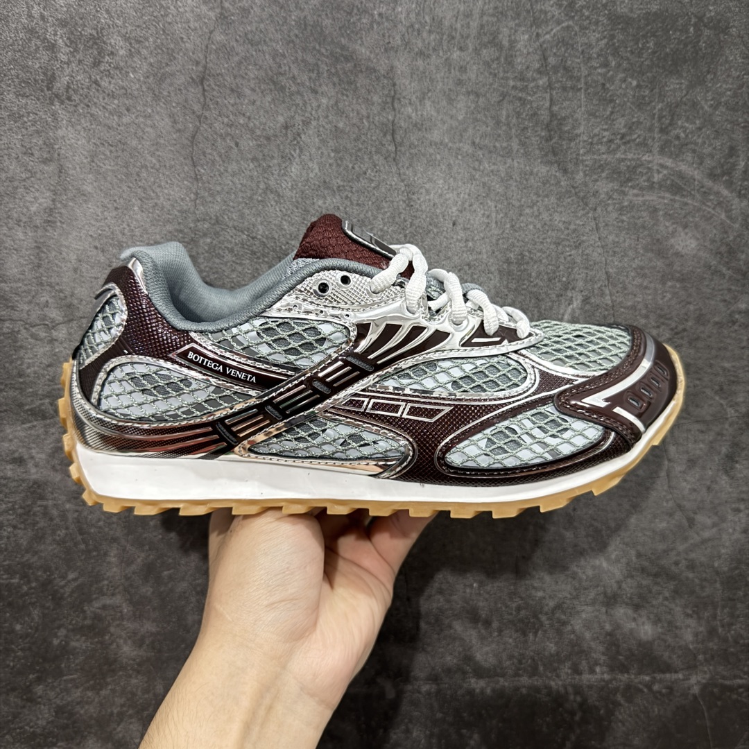 【纯原S版】BOTTEGA VENETA Orbit Runner BV葆蝶家时尚休闲王一博同款老爹鞋运动鞋 原版开发 一比一打造 相似度百分之99以上 市场一梯队级别品质 区别市场任何标文顶级品质版本 采用轻质科技网布面料 搭配几何图案设计橡胶外底 王炸系列 高版本 认准套包工艺 实际增高很多哦 还是一样显腿细非常nice 耐玩耐造 对标对版 套包鞋工艺 认准高版本 大底选用拼色TPU大底 配置原版包装 尺码:36 37 38 39 40 41 42 43 44 45 46 47-选品中心