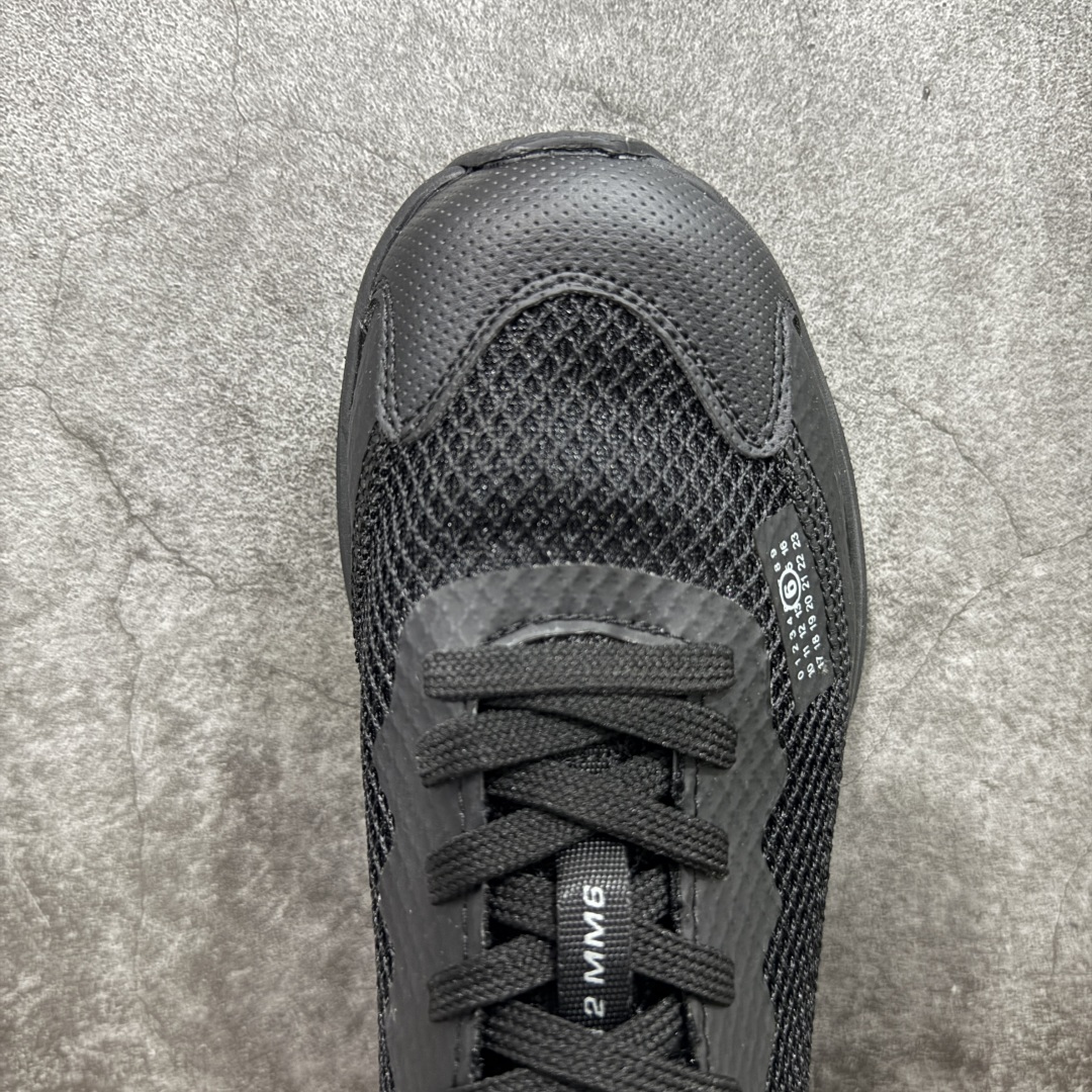 图片[5]-【广东纯原版本】MM6马吉拉 x Salomon 萨洛蒙Spectur 2系列 情侣款 网面 厚底 休闲 运动鞋 户外 跑鞋 Margiela 与 SALOMON 合作的2025春夏系列鞋款，以公路跑鞋 Spectur 2为基础，鞋面采用大孔网眼材质搭配同色系压胶与裁片，鞋侧有双方品牌标识，材质涵盖聚酯纤维、聚氨酯、橡胶等；它搭载全长碳纤维板 Energy Blade 与 Energy Foam缓震系统，后掌加厚加宽，兼具推进力、缓震回弹与稳定性 配送专柜精美包装🛍📦 ▪️面料： 原版进口透气网面 ▪️内里：原版进口透气网里 ▪️鞋底：原版开模超轻发泡大底 ▪️底厚：4.5CM ▪️尺码： 35-45-选品中心