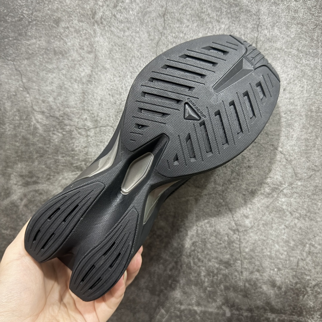 图片[9]-【广东纯原版本】MM6马吉拉 x Salomon 萨洛蒙Spectur 2系列 情侣款 网面 厚底 休闲 运动鞋 户外 跑鞋 Margiela 与 SALOMON 合作的2025春夏系列鞋款，以公路跑鞋 Spectur 2为基础，鞋面采用大孔网眼材质搭配同色系压胶与裁片，鞋侧有双方品牌标识，材质涵盖聚酯纤维、聚氨酯、橡胶等；它搭载全长碳纤维板 Energy Blade 与 Energy Foam缓震系统，后掌加厚加宽，兼具推进力、缓震回弹与稳定性 配送专柜精美包装🛍📦 ▪️面料： 原版进口透气网面 ▪️内里：原版进口透气网里 ▪️鞋底：原版开模超轻发泡大底 ▪️底厚：4.5CM ▪️尺码： 35-45-选品中心