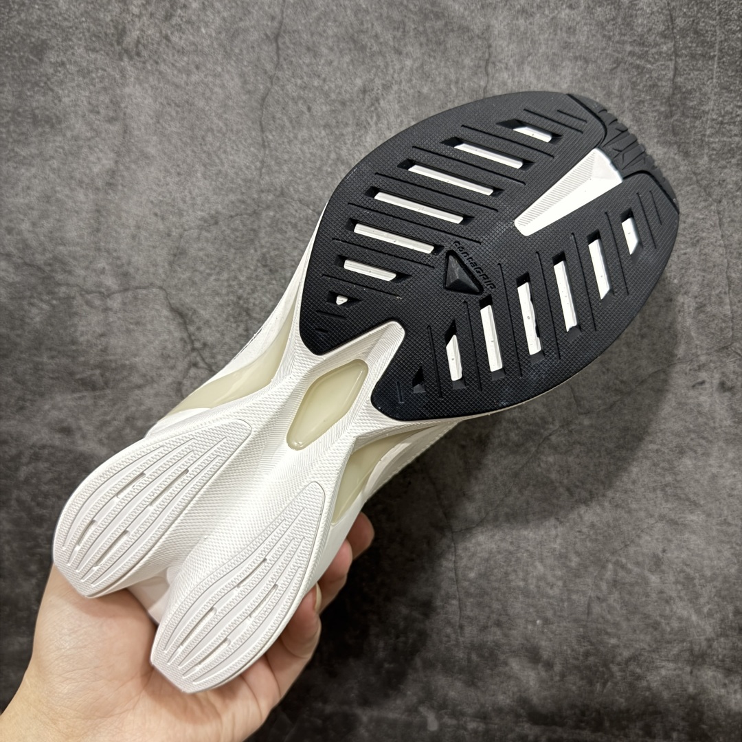 图片[9]-【广东纯原版本】MM6马吉拉 x Salomon 萨洛蒙Spectur 2系列 情侣款 网面 厚底 休闲 运动鞋 户外 跑鞋 Margiela 与 SALOMON 合作的2025春夏系列鞋款，以公路跑鞋 Spectur 2为基础，鞋面采用大孔网眼材质搭配同色系压胶与裁片，鞋侧有双方品牌标识，材质涵盖聚酯纤维、聚氨酯、橡胶等；它搭载全长碳纤维板 Energy Blade 与 Energy Foam缓震系统，后掌加厚加宽，兼具推进力、缓震回弹与稳定性 配送专柜精美包装🛍📦 ▪️面料： 原版进口透气网面 ▪️内里：原版进口透气网里 ▪️鞋底：原版开模超轻发泡大底 ▪️底厚：4.5CM ▪️尺码： 35-45-选品中心