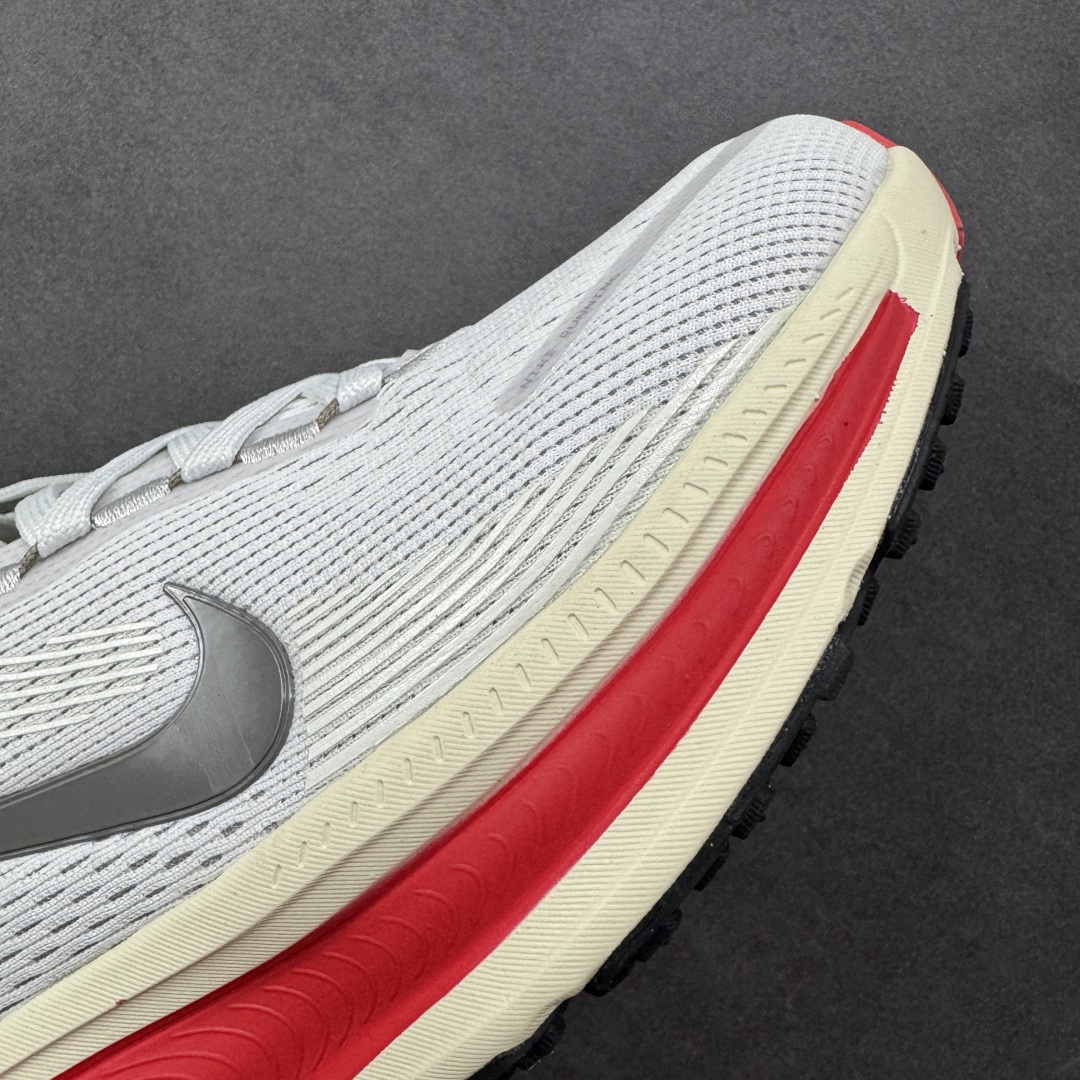  
【纯原】Nike Vomero 18代 登月跑鞋低帮 时尚舒适防滑耐磨低邦休闲跑步鞋 

整体采用工