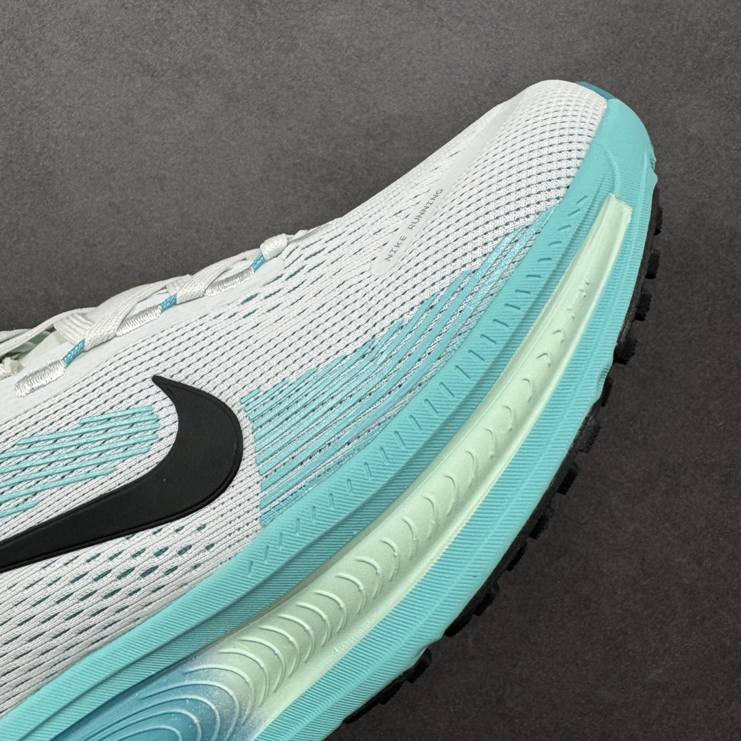 
【纯原】Nike Vomero 18代 登月跑鞋低帮 时尚舒适防滑耐磨低邦休闲跑步鞋 

整体采用工