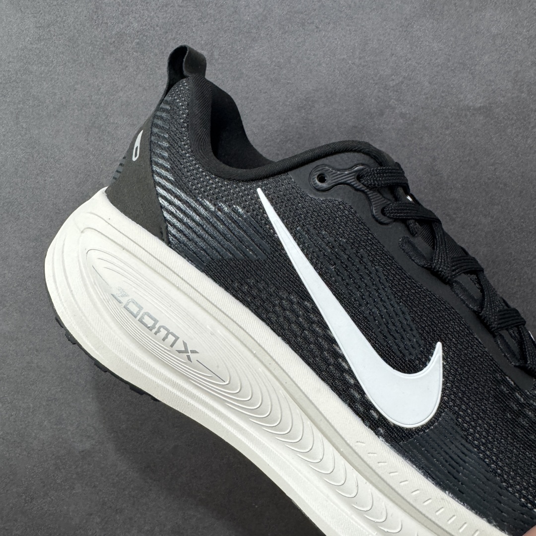  
【纯原】Nike Vomero 18代 登月跑鞋低帮 时尚舒适防滑耐磨低邦休闲跑步鞋 

整体采用工