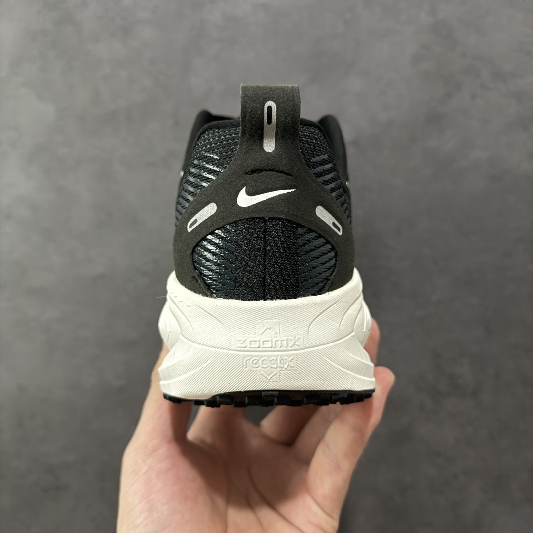  
【纯原】Nike Vomero 18代 登月跑鞋低帮 时尚舒适防滑耐磨低邦休闲跑步鞋 

整体采用工