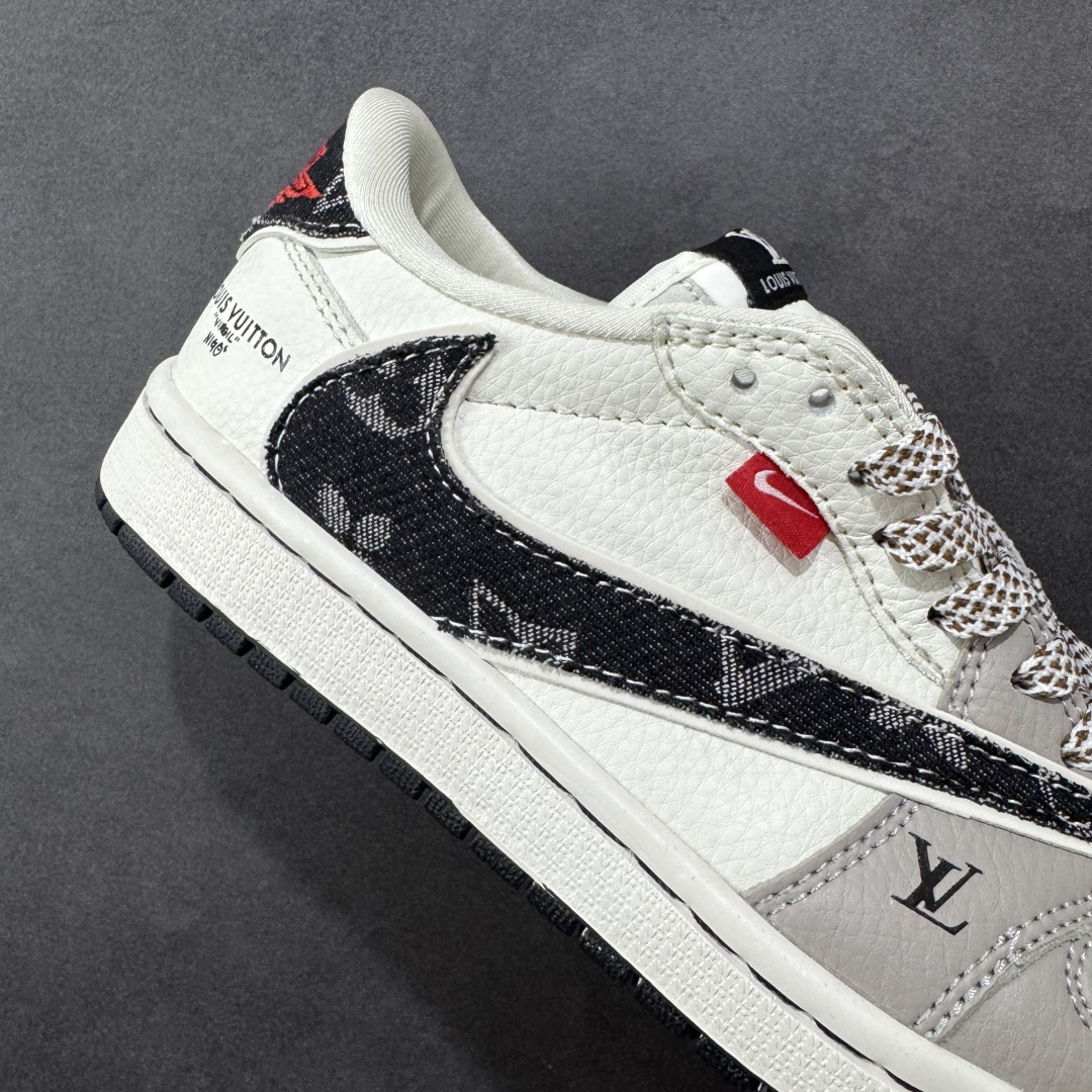 图片[6]-【定制版】Travis Scott x Fragment Design x Air Jordan 1 Low OG SP AJ1 乔1 LV联名 米黑牛仔 低帮文化休闲板鞋 JW1188-143  #多方联名合作融合了Travis Scott 独特的音乐风格，藤原浩个性的设计风格以及Jordan品牌的经典元素 使其成为一双具有独特身份和价值的鞋子 清新而立体的外观加上联名标识更突出了其独特身份 这种配色方案显示出活力和时尚感 在视觉上引人注目 鞋身的质感和细腻的细节处理使其显得高端而格调十足 这款“倒钩”联名是设计与创意完美结合 融合多方的个性风格是一款备受瞩目的潮流鞋款  尺码：36 36.5 37.5 38 38.5 39 40 40.5 41 42 42.5 43 44 44.5 45 编码：HXSB330340-选品中心