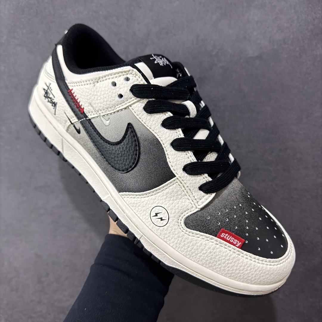 图片[3]-【定制版】Nike SB Dunk Low 斯图西联名 闪电渐变米黑 周年高端定制 低帮休闲板鞋 #定制鞋盒 大厂纯原品质出货 超高清洁度 皮料切割干净无任何毛边 细节完美 货号：QW5836-020 尺码：36 36.5 37.5 38 38.5 39 40 40.5 41 42 42.5 43 44 44.5 45-选品中心
