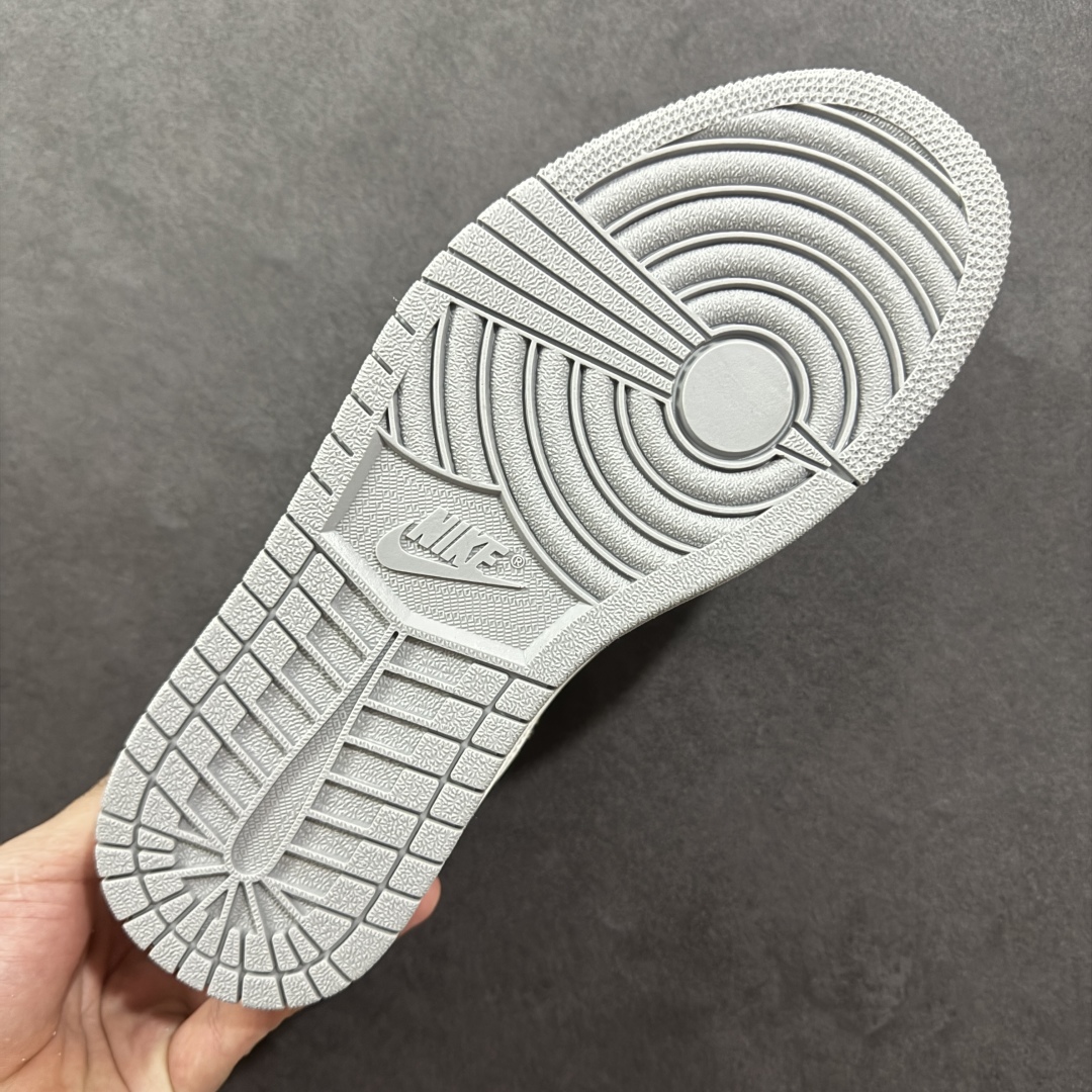 图片[9]-【定制版】Travis Scott x Fragment Design x Air Jordan 1 Low OG SP AJ1 乔1 迪奥联名 经典灰花纹 低帮文化休闲板鞋 DZ5899-004  #多方联名合作融合了Travis Scott 独特的音乐风格，藤原浩个性的设计风格以及Jordan品牌的经典元素 使其成为一双具有独特身份和价值的鞋子 清新而立体的外观加上联名标识更突出了其独特身份 这种配色方案显示出活力和时尚感 在视觉上引人注目 鞋身的质感和细腻的细节处理使其显得高端而格调十足 这款“倒钩”联名是设计与创意完美结合 融合多方的个性风格是一款备受瞩目的潮流鞋款  尺码：36 36.5 37.5 38 38.5 39 40 40.5 41 42 42.5 43 44 44.5 45 编码：HXSB330340-选品中心