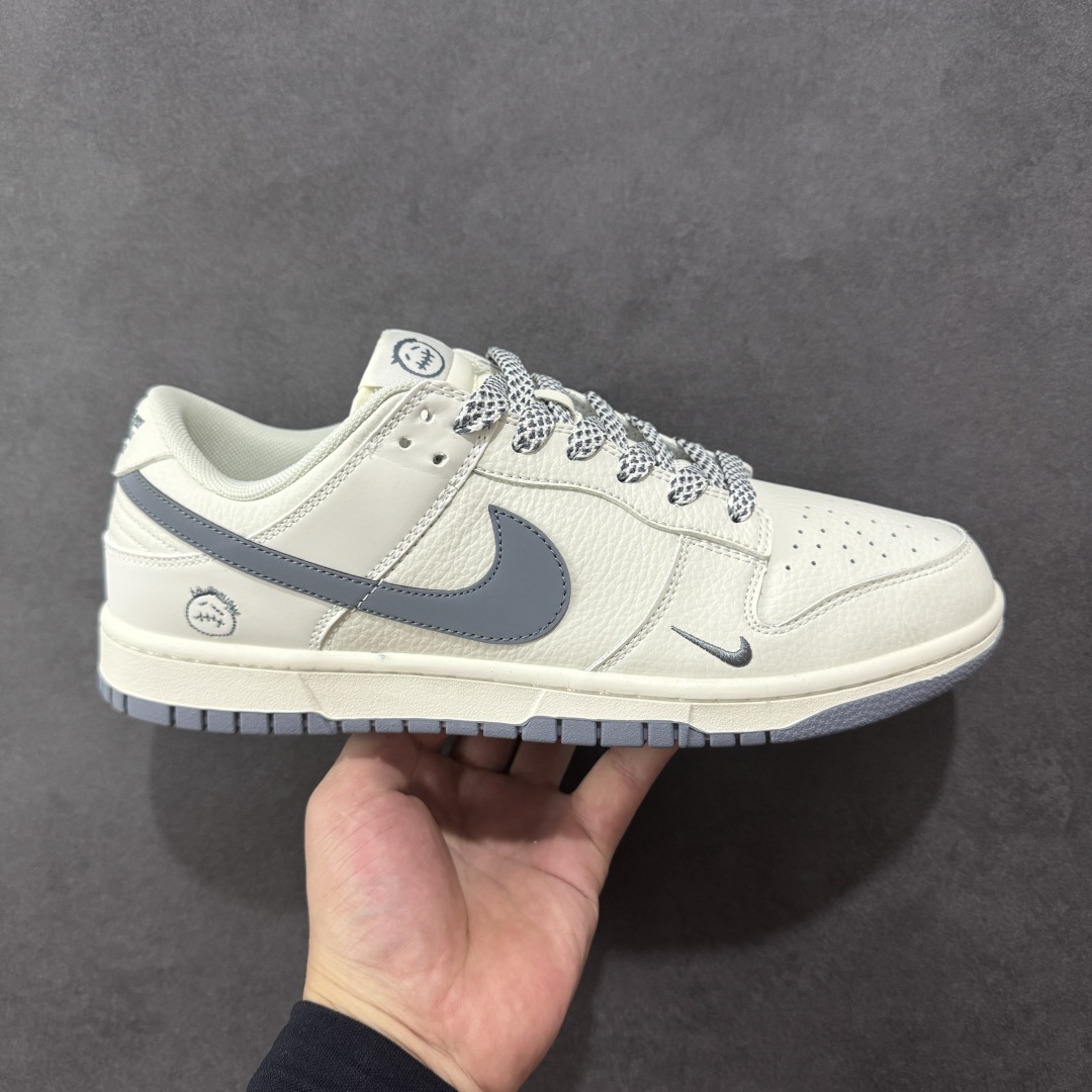 【定制版】Nike SB Dunk Low 灰勾鬼脸 周年高端定制 低帮休闲板鞋 CS1688-120  #定制鞋盒 大厂纯原品质出货 超高清洁度 皮料切割干净无任何毛边 细节完美   尺码:36 36.5 37.5 38 38.5 39 40 40.5 41 42 42.5 43 44 44.5 45 编码:HXSB330340-选品中心
