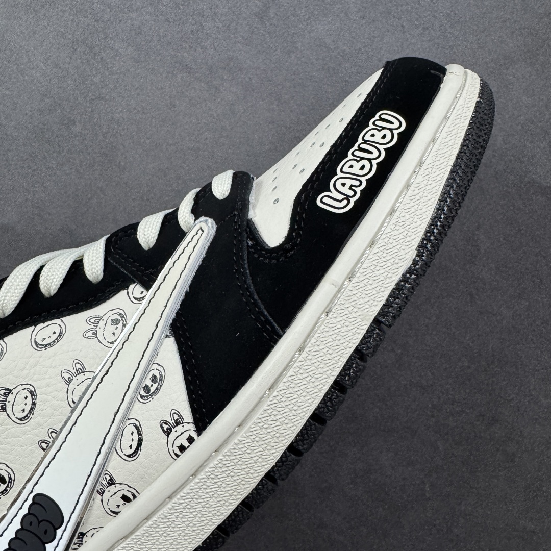 图片[5]-【定制版】Travis Scott x Fragment Design x Air Jordan 1 Low OG SP AJ1 F乔1 LV联名 花饰 低帮文化休闲板鞋 LD2028-056  #多方联名合作融合了Travis Scott 独特的音乐风格，藤原浩个性的设计风格以及Jordan品牌的经典元素 使其成为一双具有独特身份和价值的鞋子 清新而立体的外观加上联名标识更突出了其独特身份 这种配色方案显示出活力和时尚感 在视觉上引人注目 鞋身的质感和细腻的细节处理使其显得高端而格调十足 这款“倒钩”联名是设计与创意完美结合 融合多方的个性风格是一款备受瞩目的潮流鞋款  尺码：36 36.5 37.5 38 38.5 39 40 40.5 41 42 42.5 43 44 44.5 45 编码：HXSB310320-选品中心