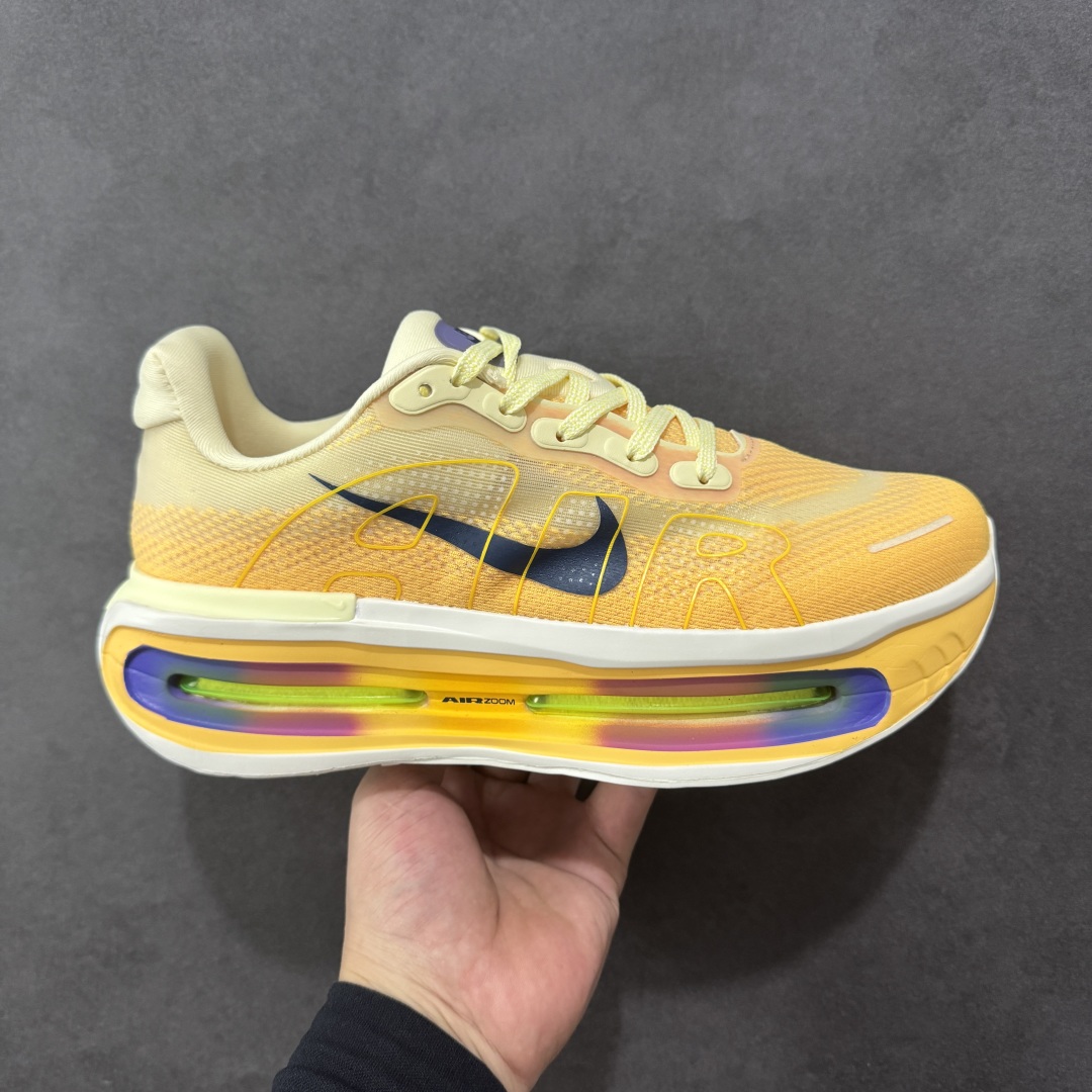 【公司级】Nike Air Zoom PEGASUS PREMIUM 耐克 飞马 舒适减震防滑 低帮跑步鞋 全掌ReactX泡绵中底 前掌和后跟还配备了Air Zoom气垫单元 据说跑起来更快更舒适哦 这次最大的升级点 首次引入了ReactX泡绵 货号:HQ2050-701 尺码:36 36.5 37.5 38 38.5 39 40 40.5 41 42 42.5 43 44 45 46 编码:YQB260270-选品中心